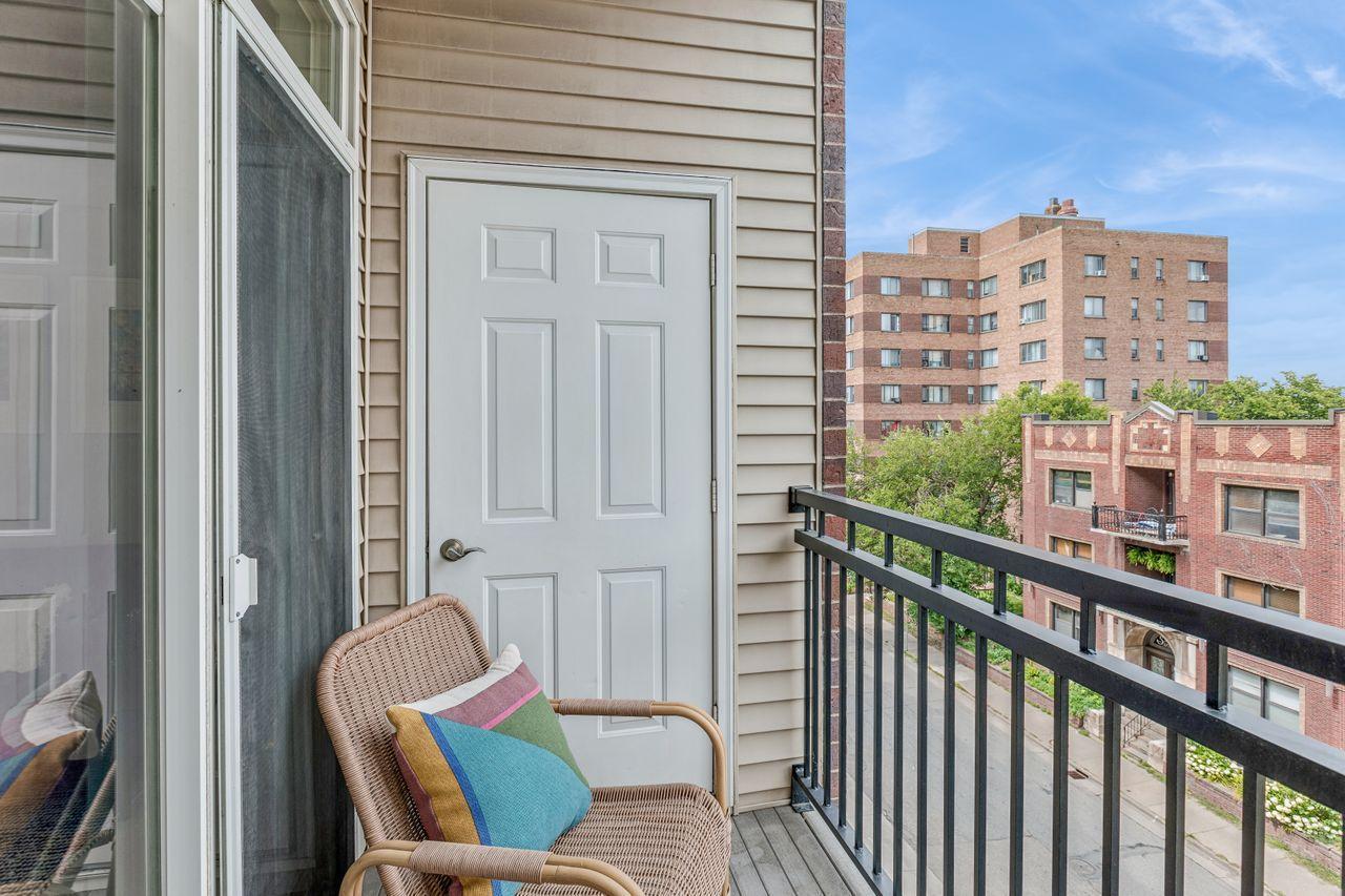 301 Oak Grove Street Unit: 305