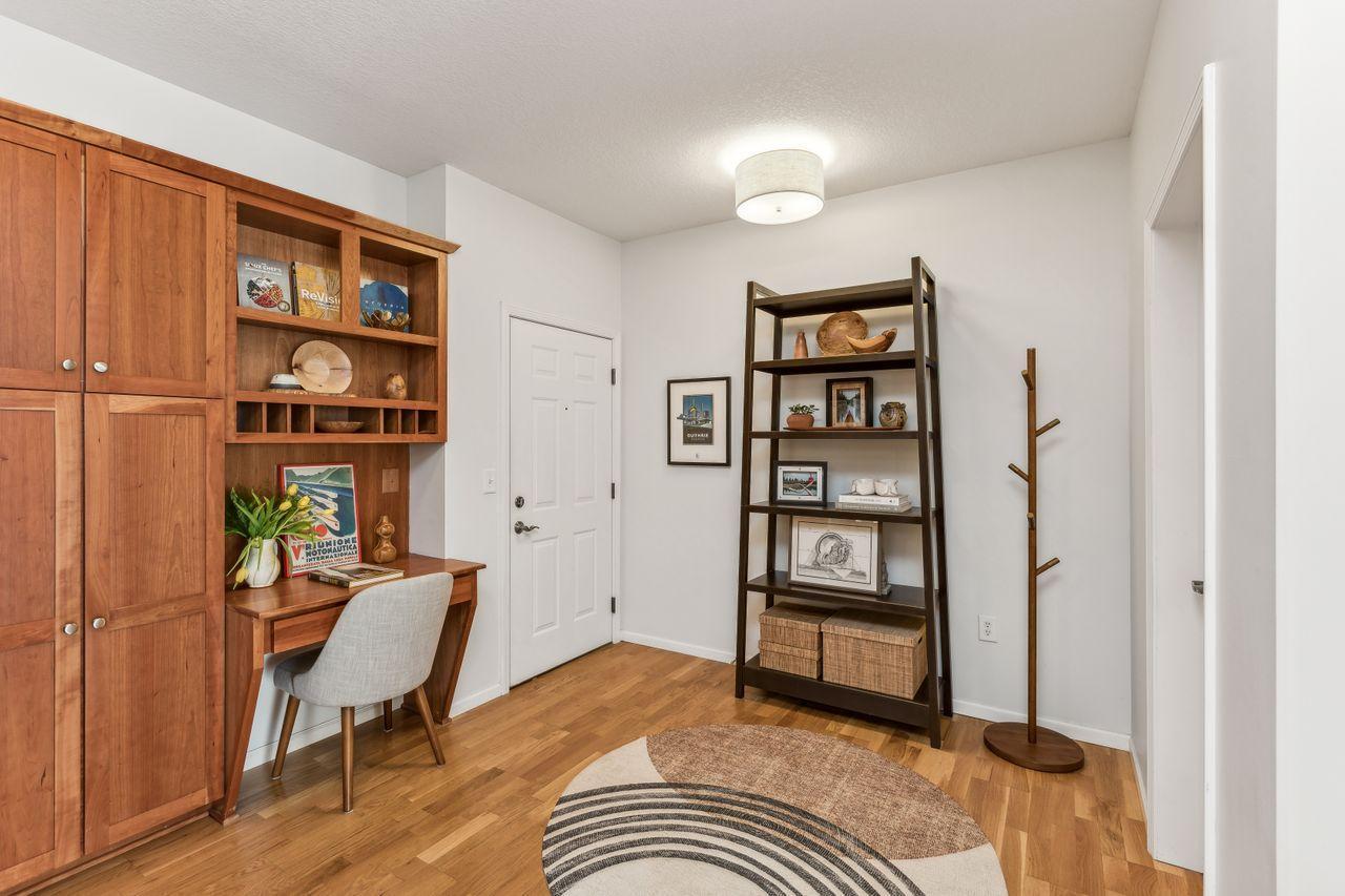 301 Oak Grove Street Unit: 305