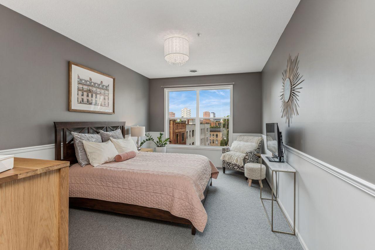 301 Oak Grove Street Unit: 305