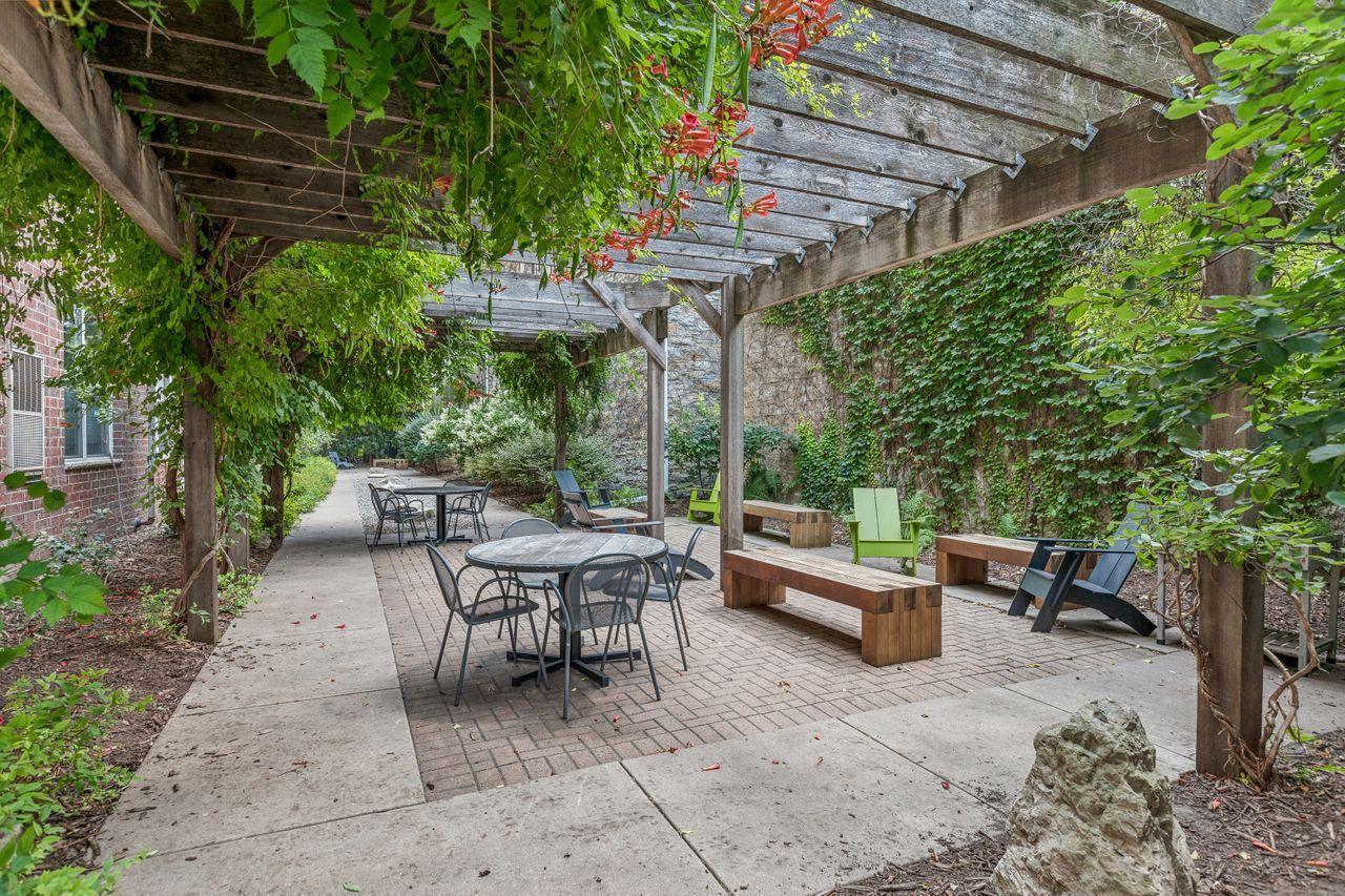 301 Oak Grove Street Unit: 305