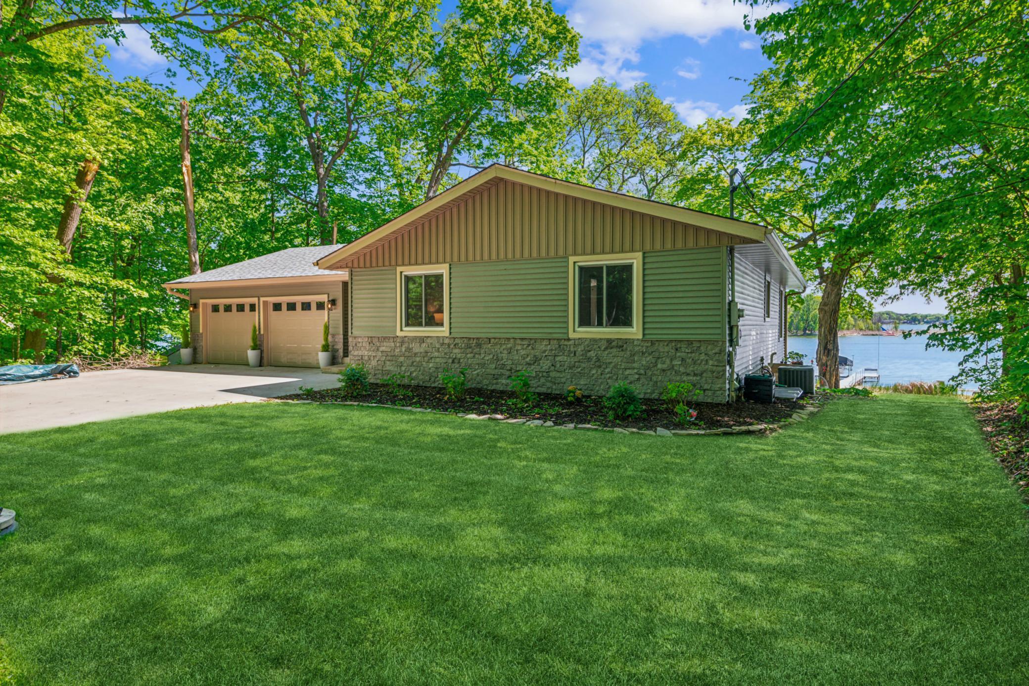 49935 Acacia Trail