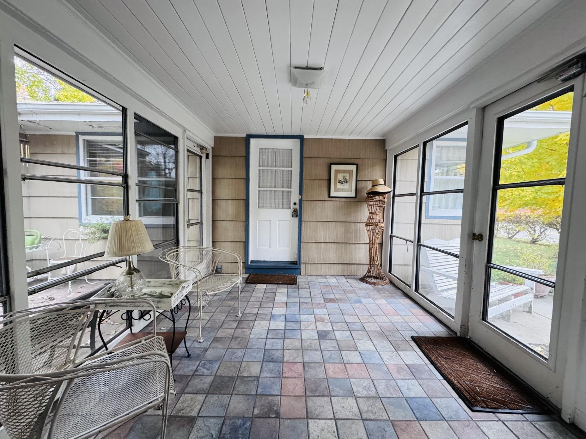 6528 Josephine Avenue