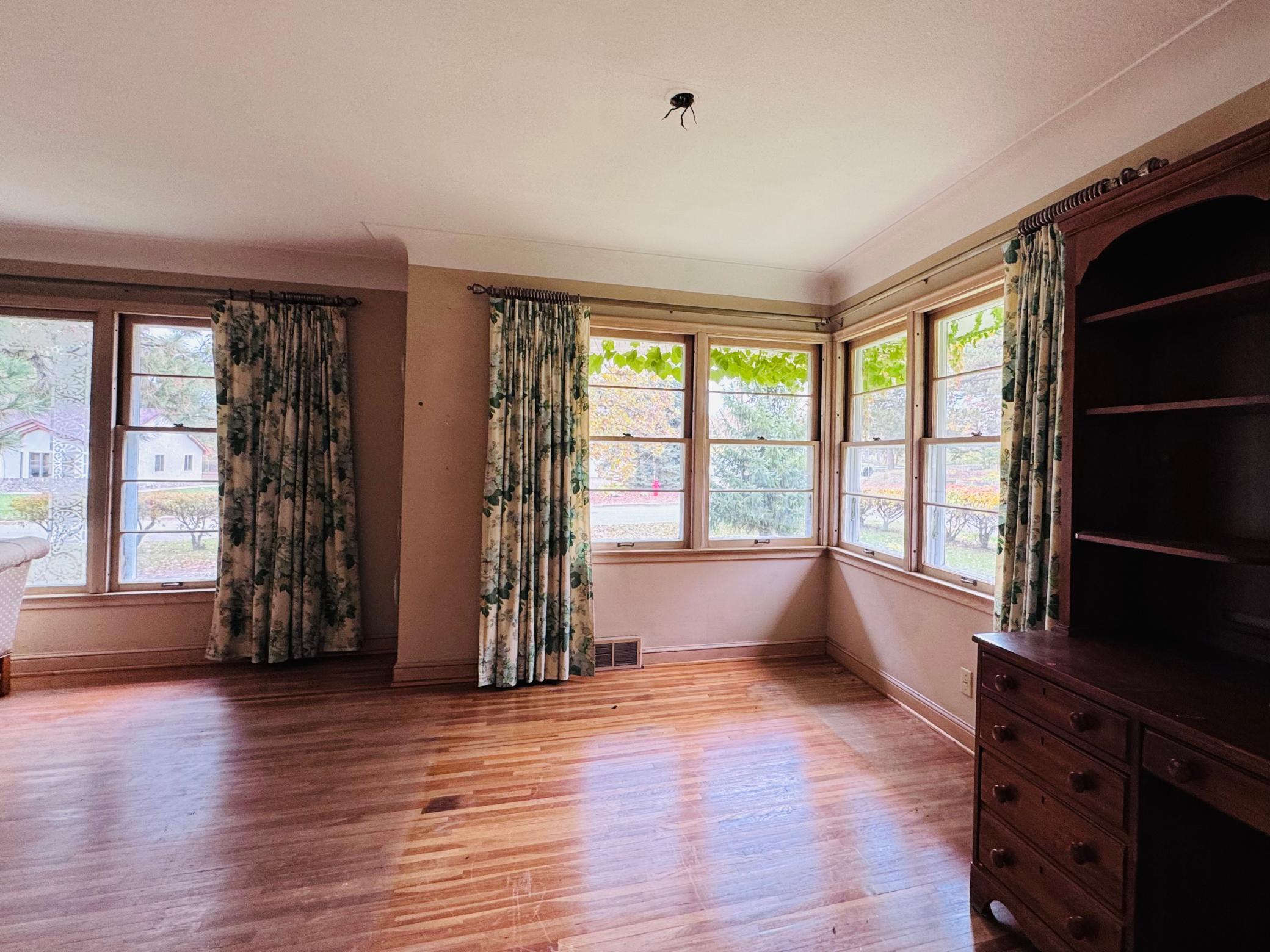 6528 Josephine Avenue