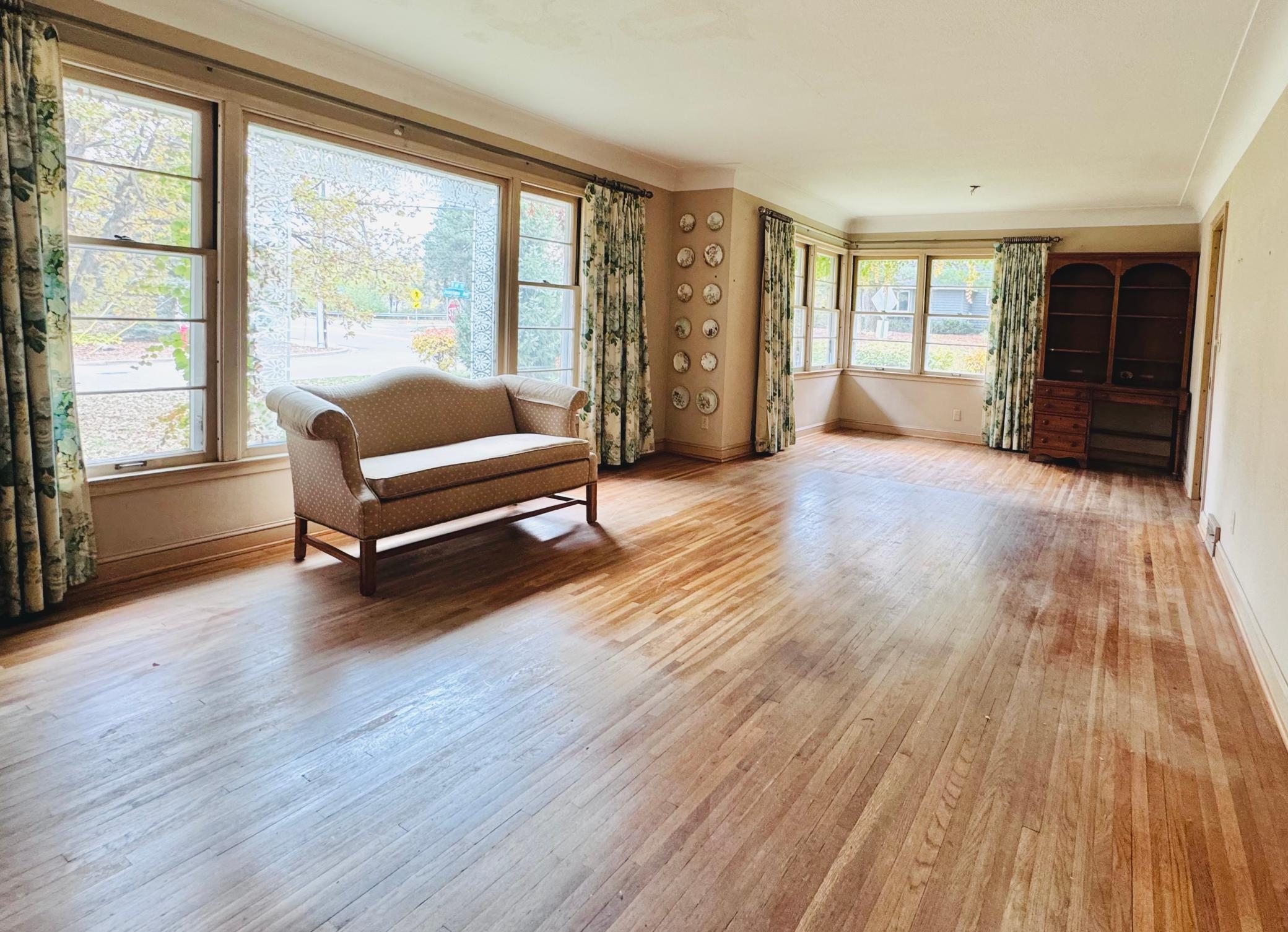 6528 Josephine Avenue