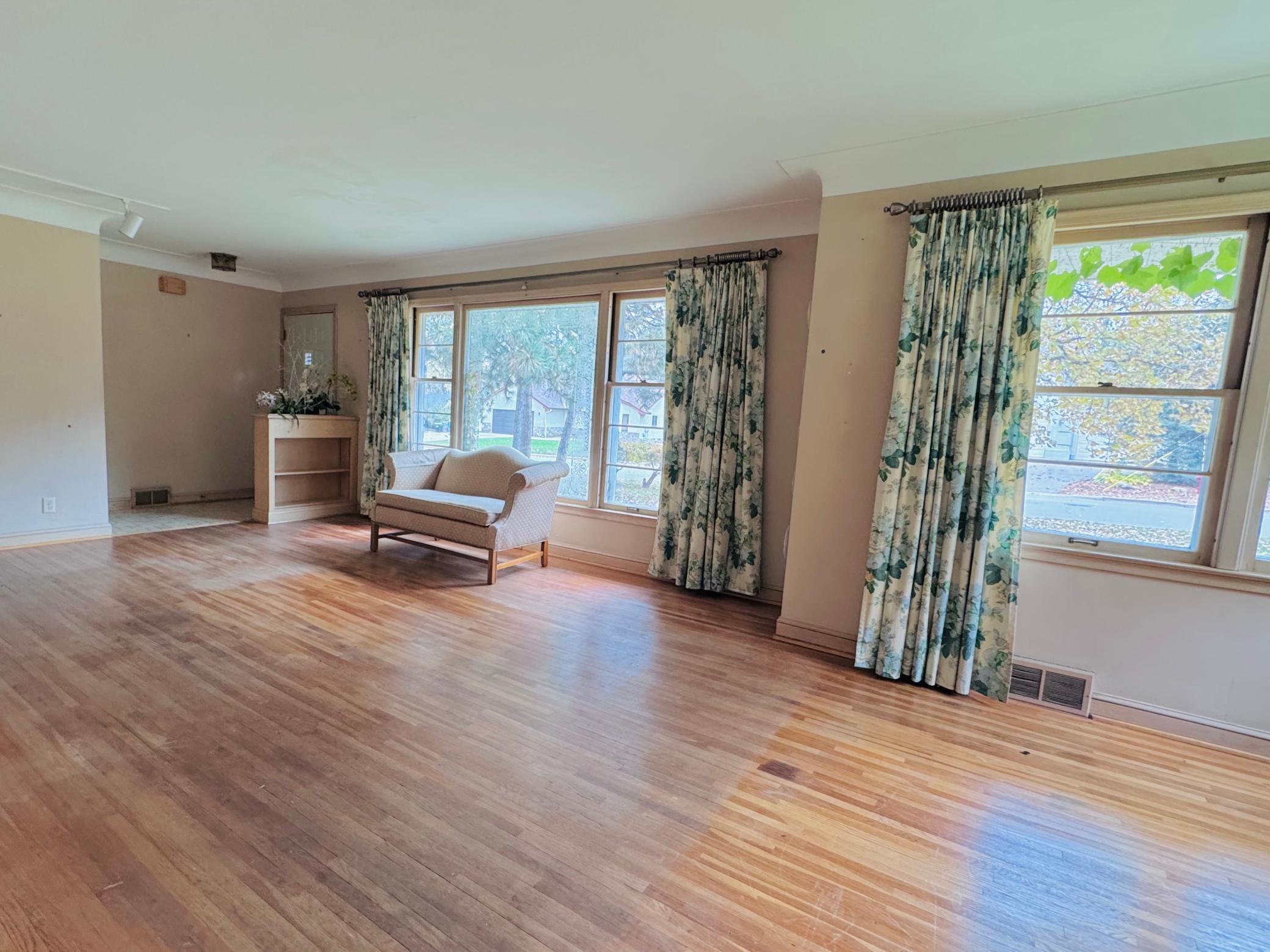 6528 Josephine Avenue