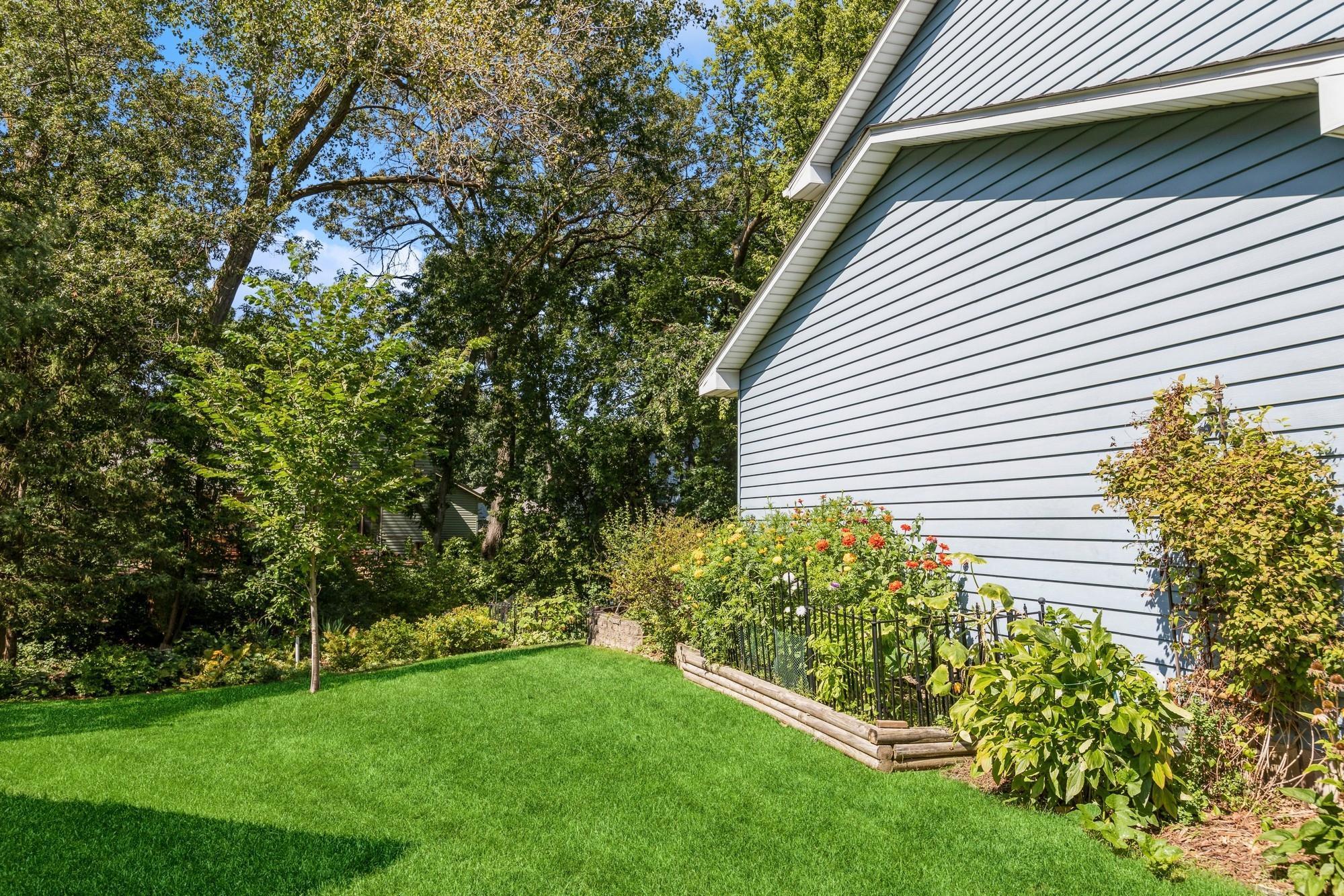 567 Lakewood Drive S