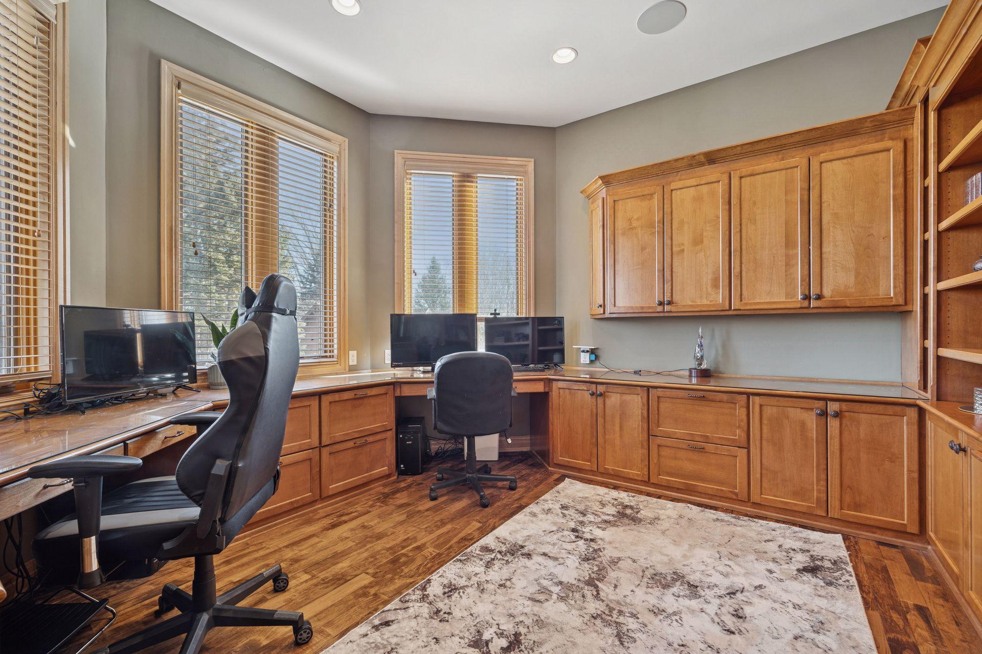 22620 Hayward Avenue N