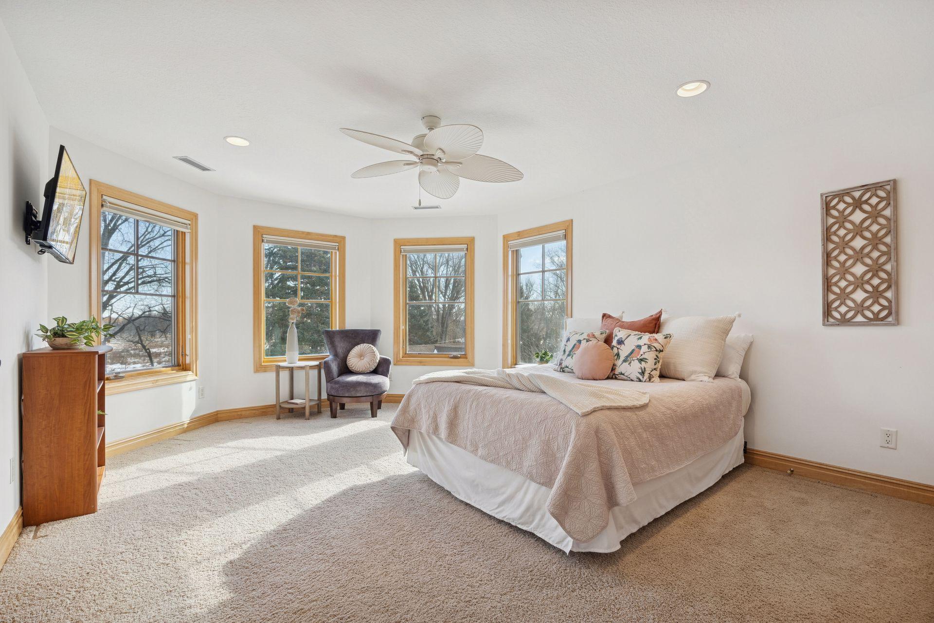 22620 Hayward Avenue N