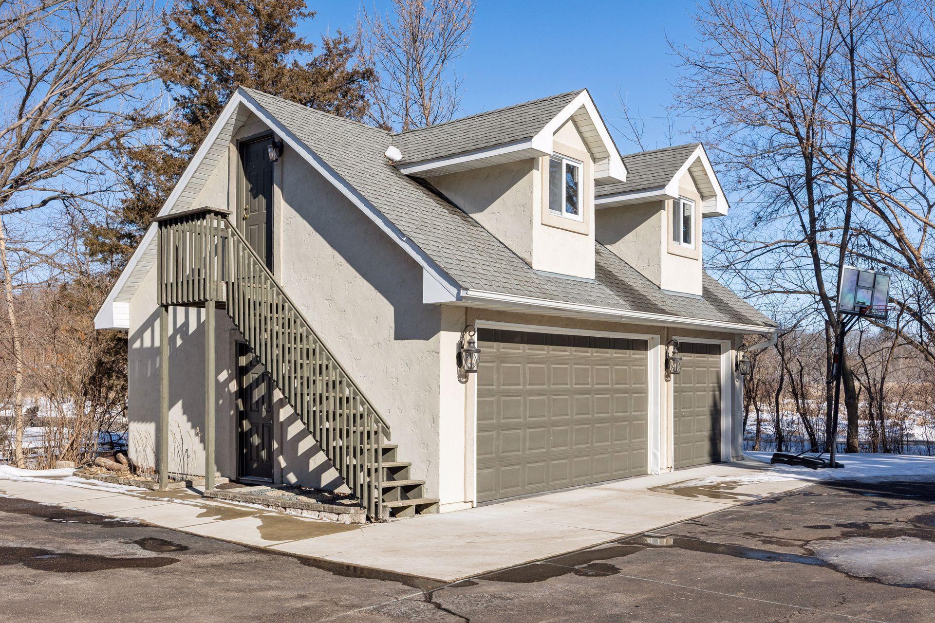 22620 Hayward Avenue N