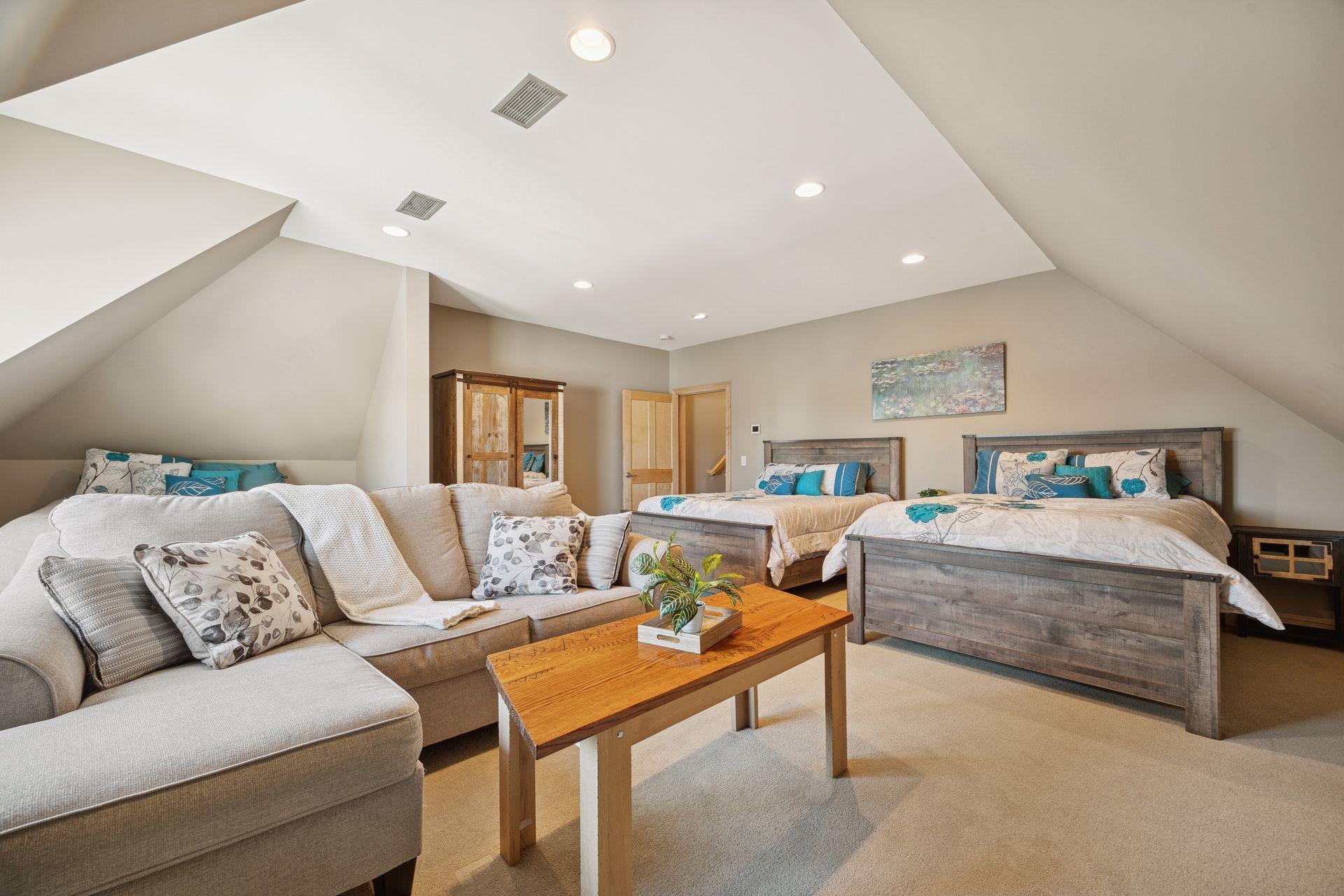 22620 Hayward Avenue N