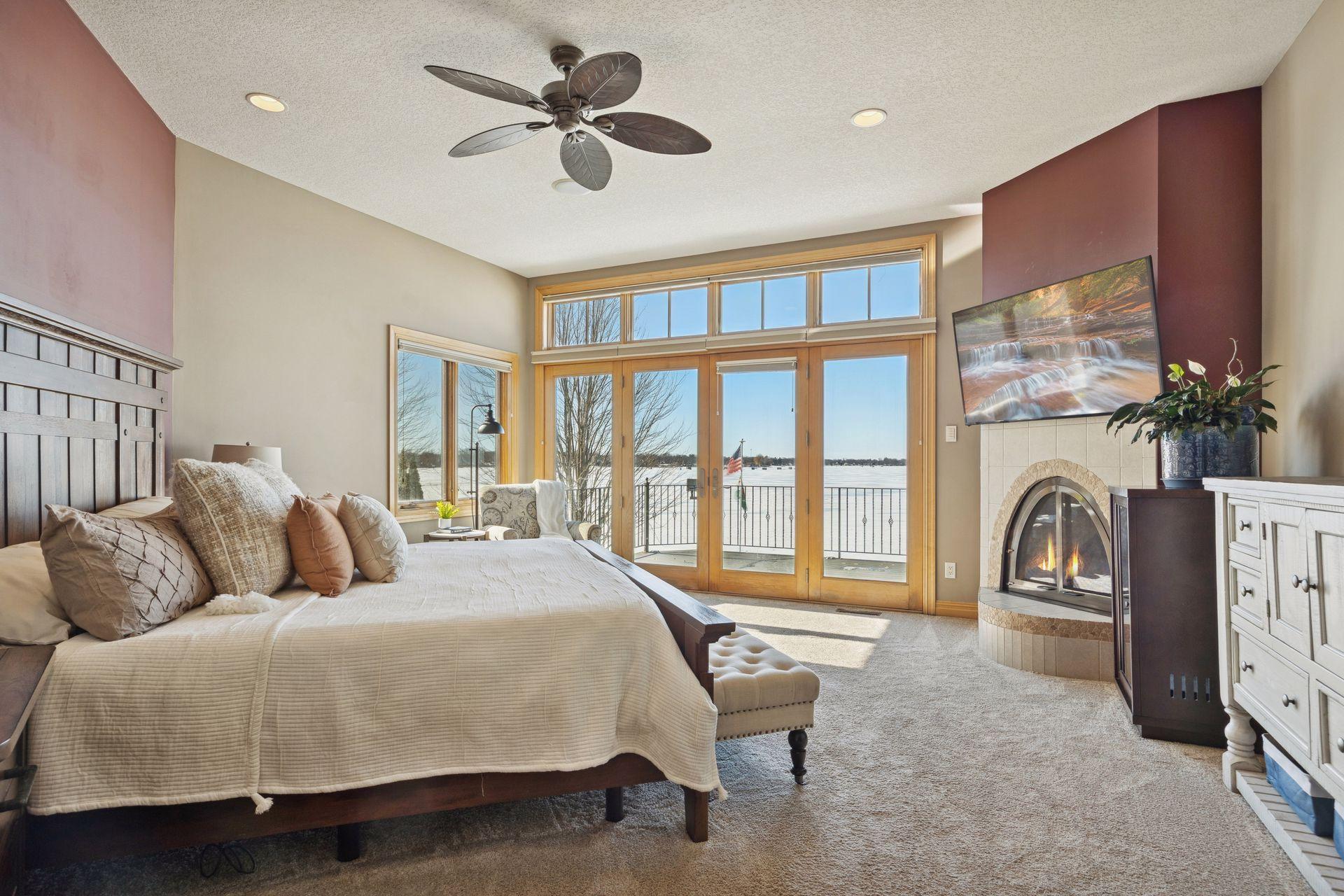 22620 Hayward Avenue N