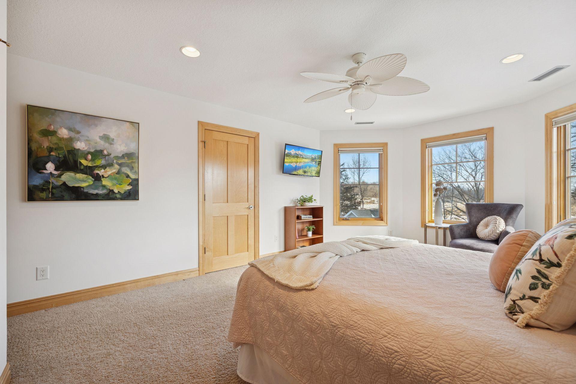 22620 Hayward Avenue N