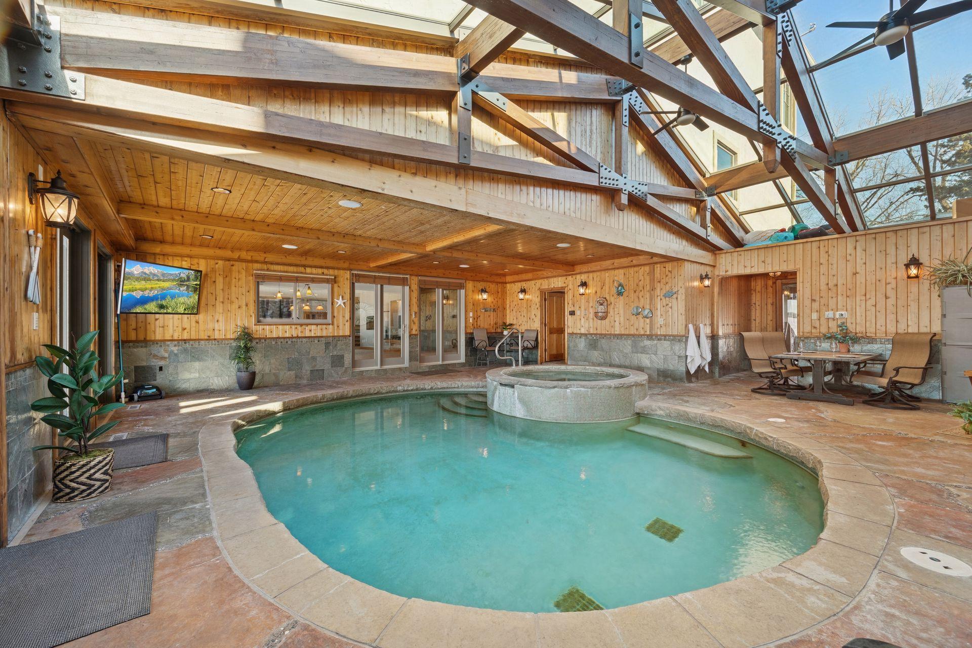 22620 Hayward Avenue N