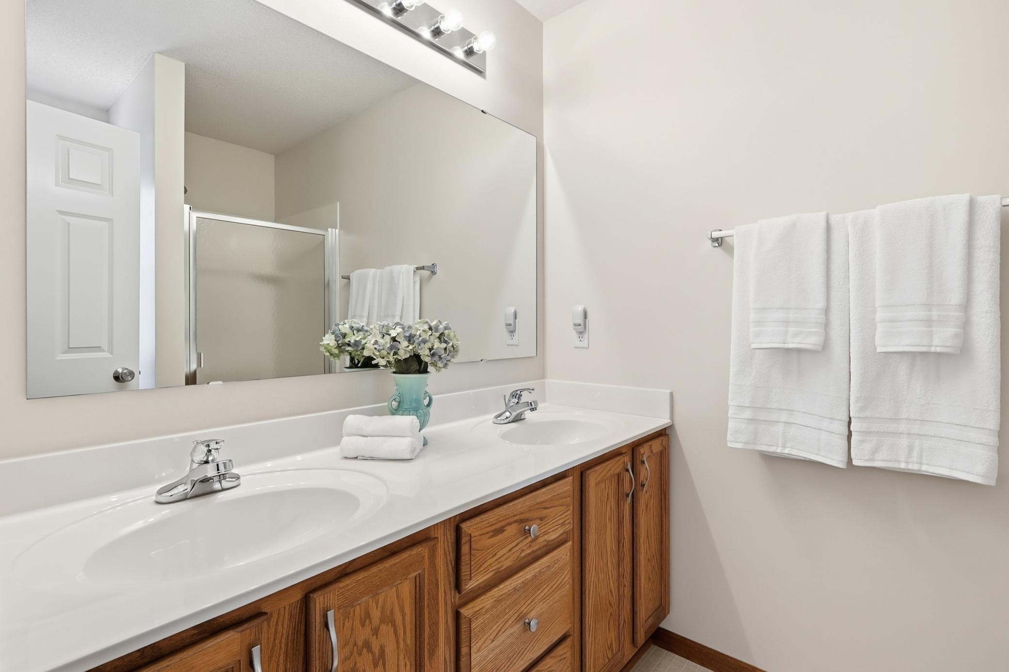 3420 N View Bay