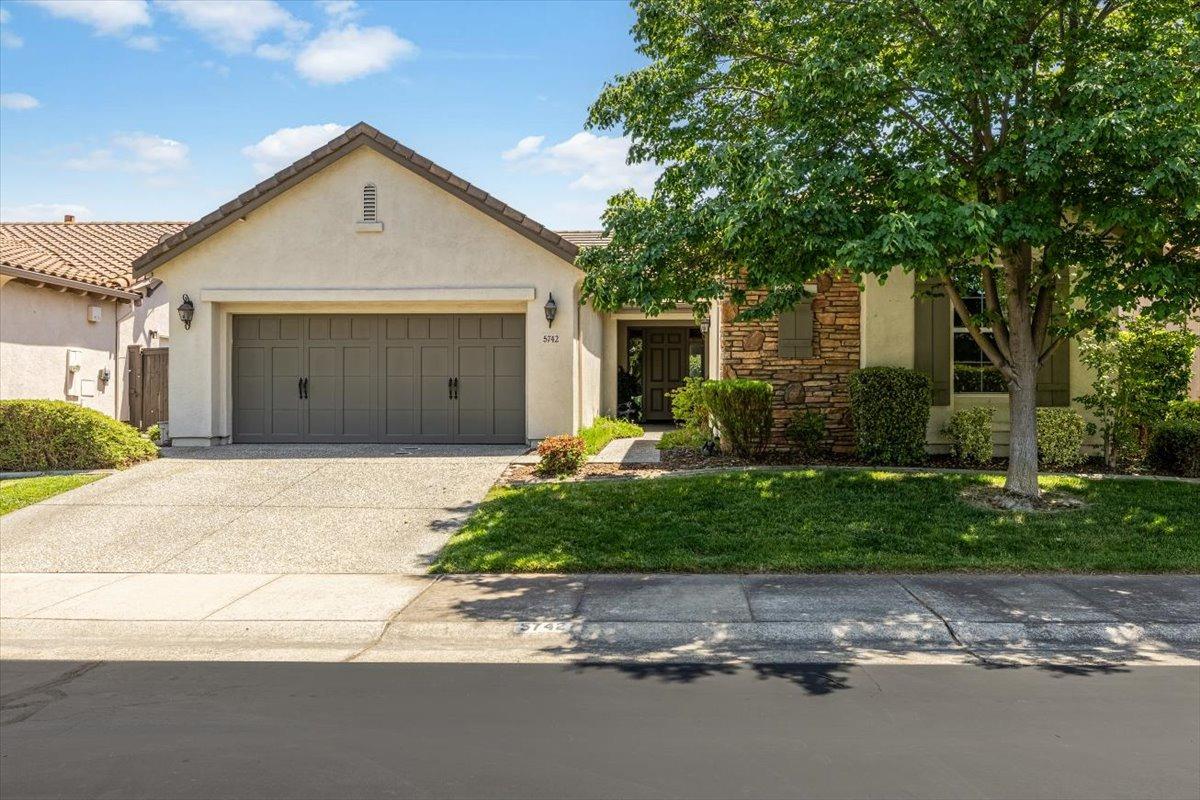 5742 Palmera Lane