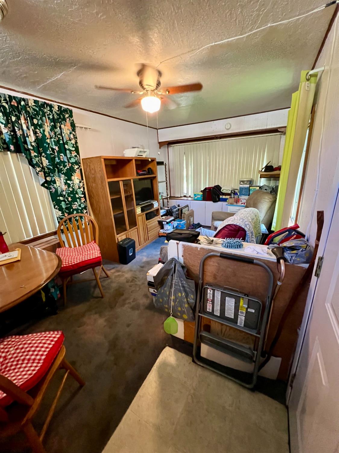 1525 Cold Springs Road 8