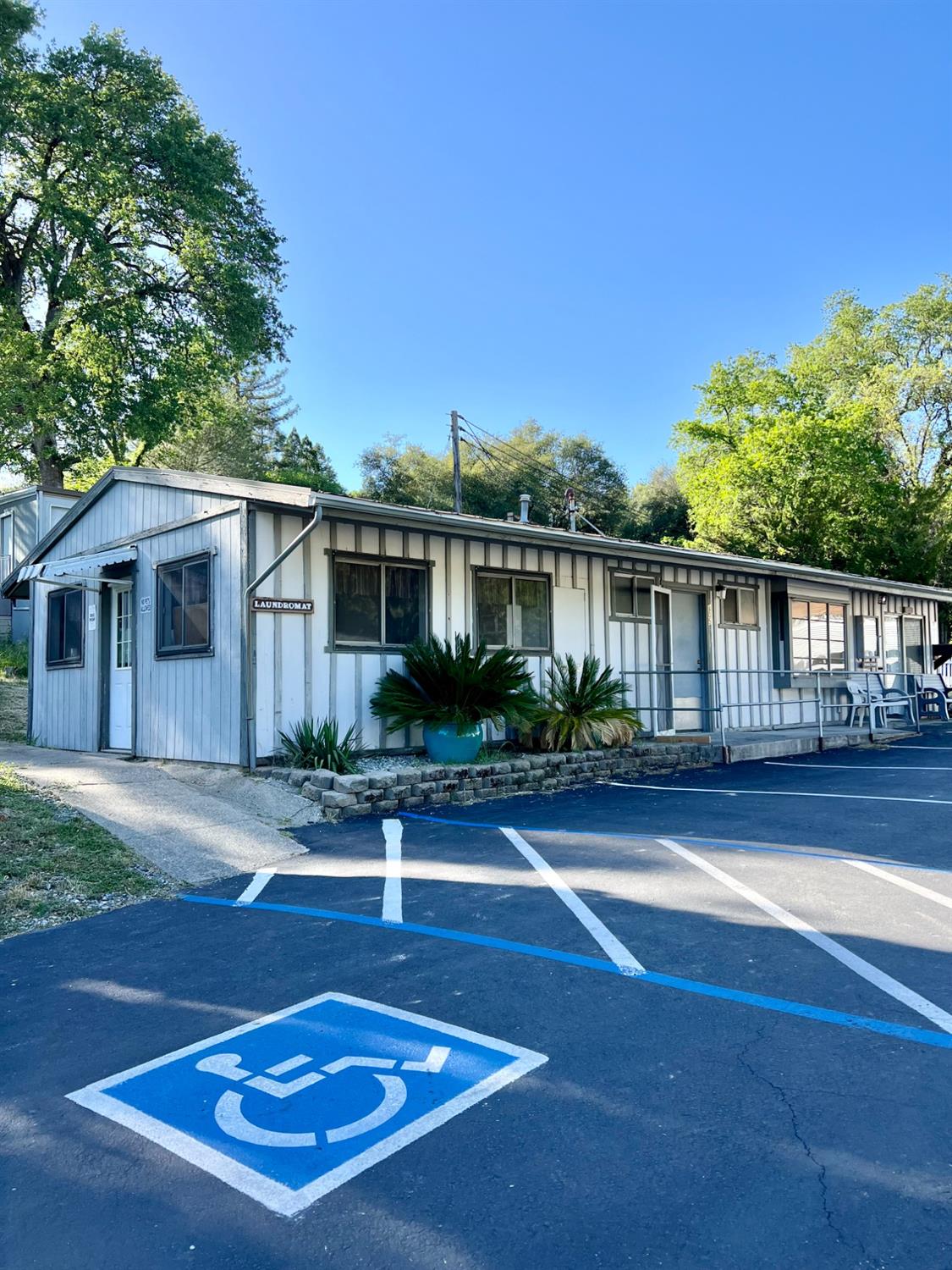 1525 Cold Springs Road 8