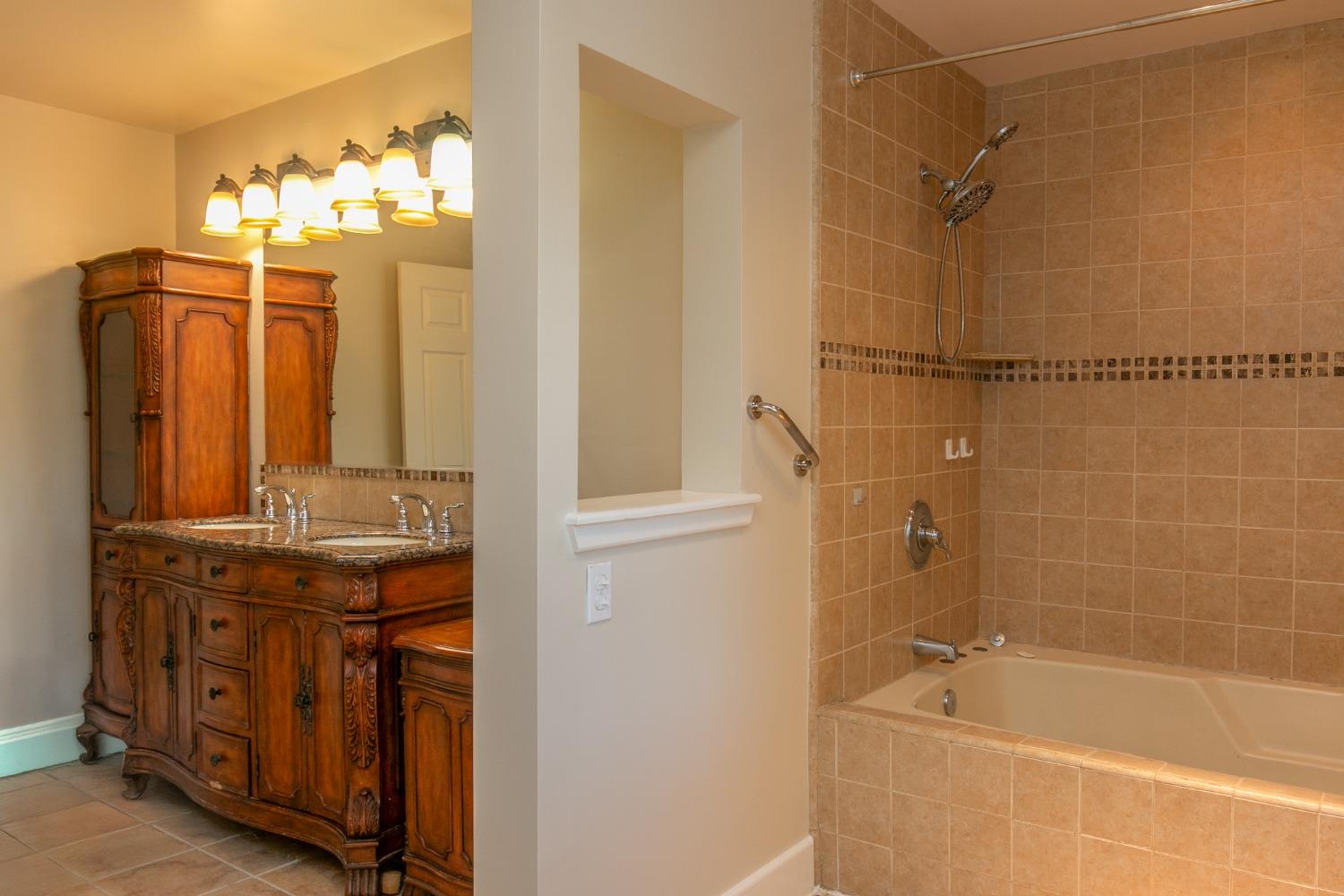 1012 Bridgeview Drive