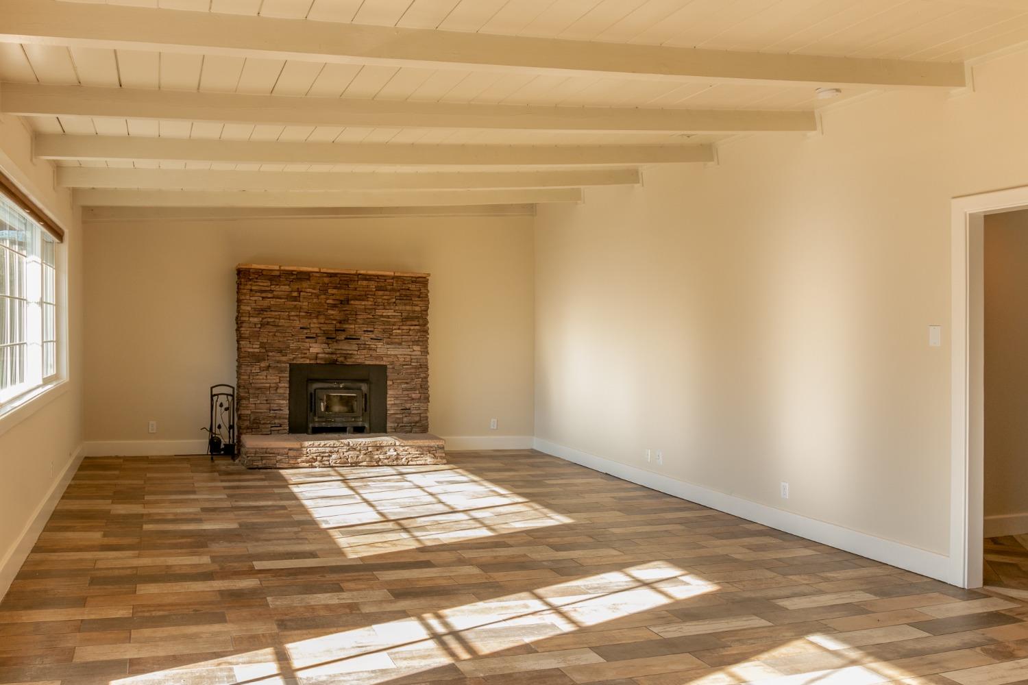 1012 Bridgeview Drive