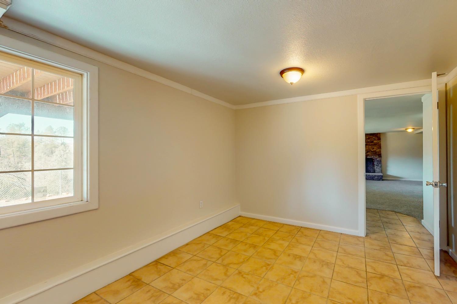 1012 Bridgeview Drive