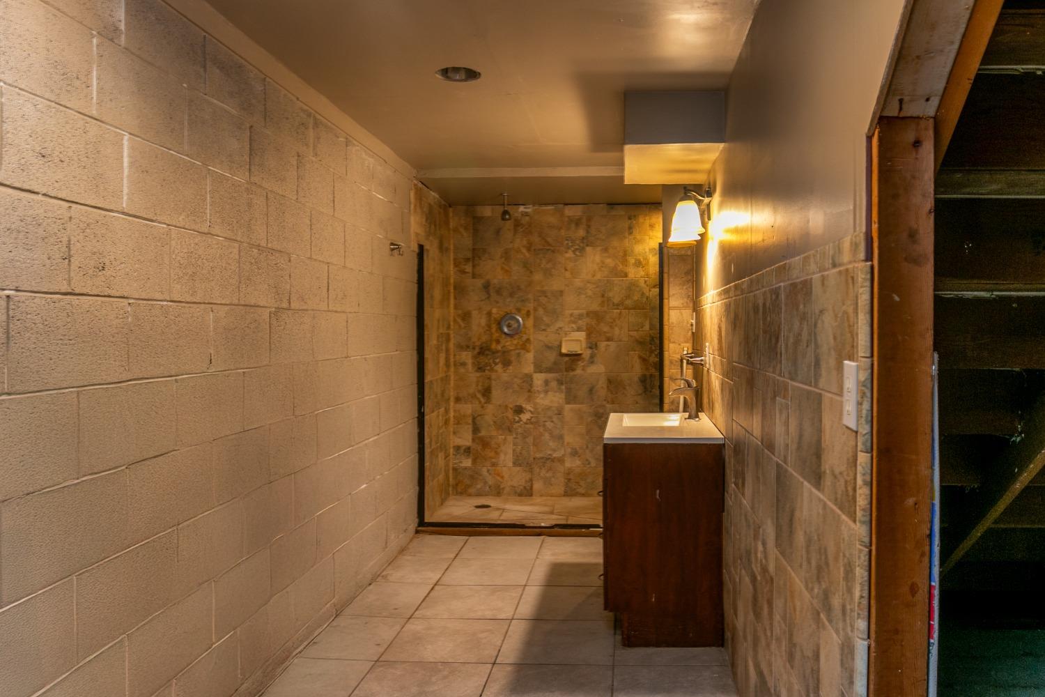 1012 Bridgeview Drive