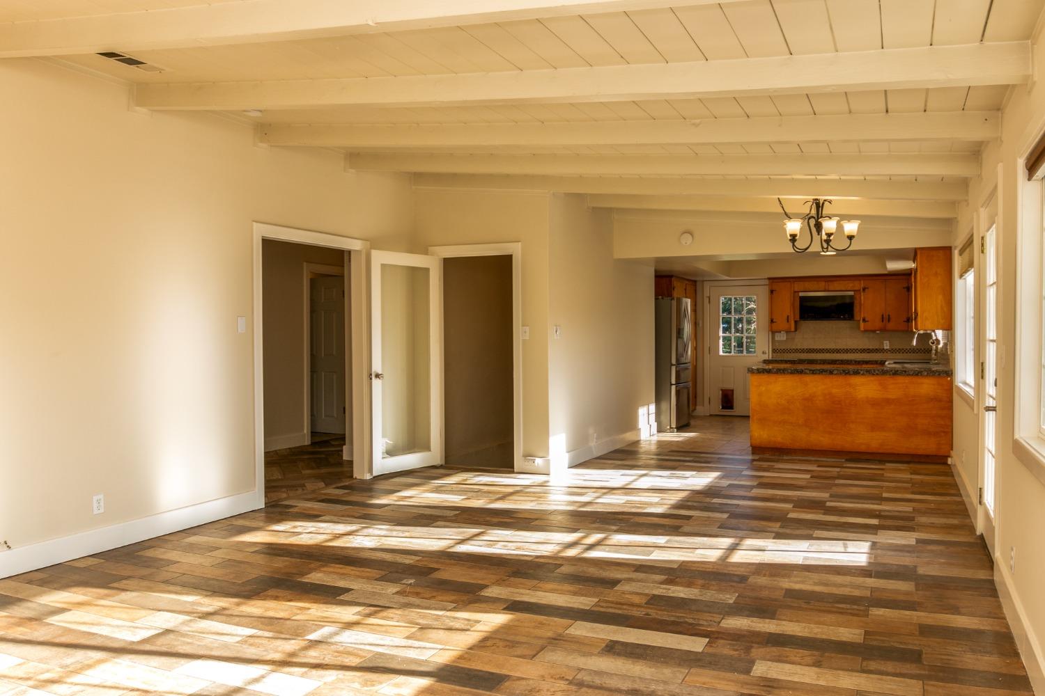 1012 Bridgeview Drive