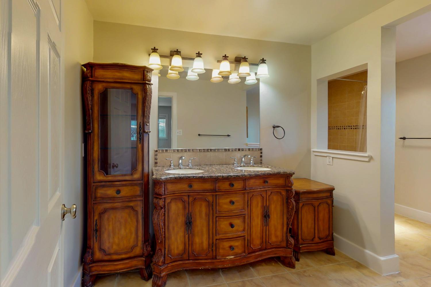 1012 Bridgeview Drive