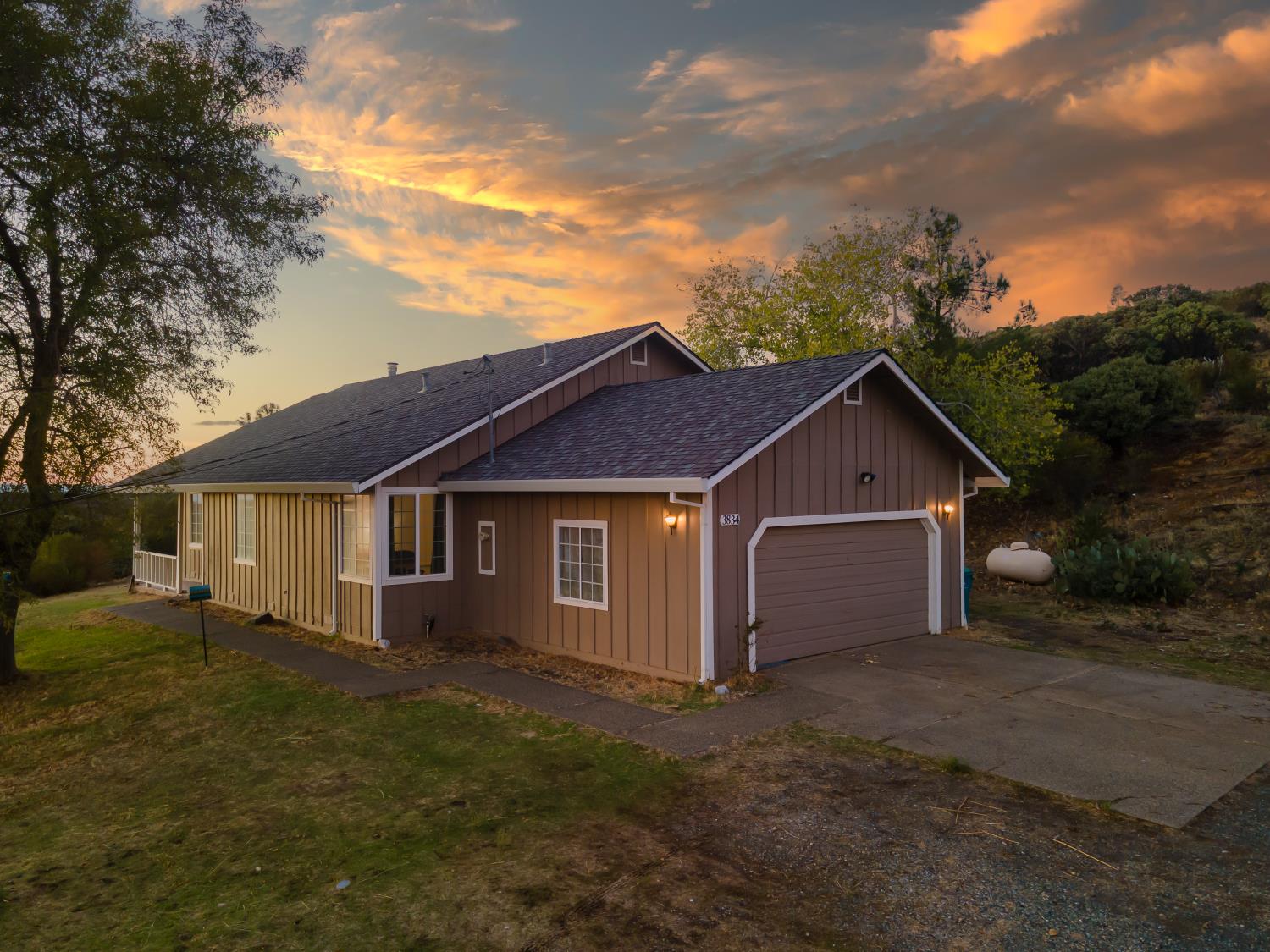 3834 Loma Drive