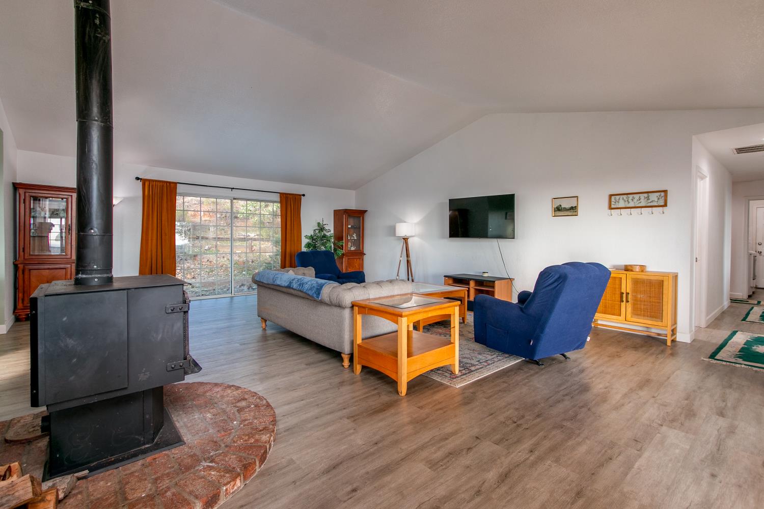 3834 Loma Drive