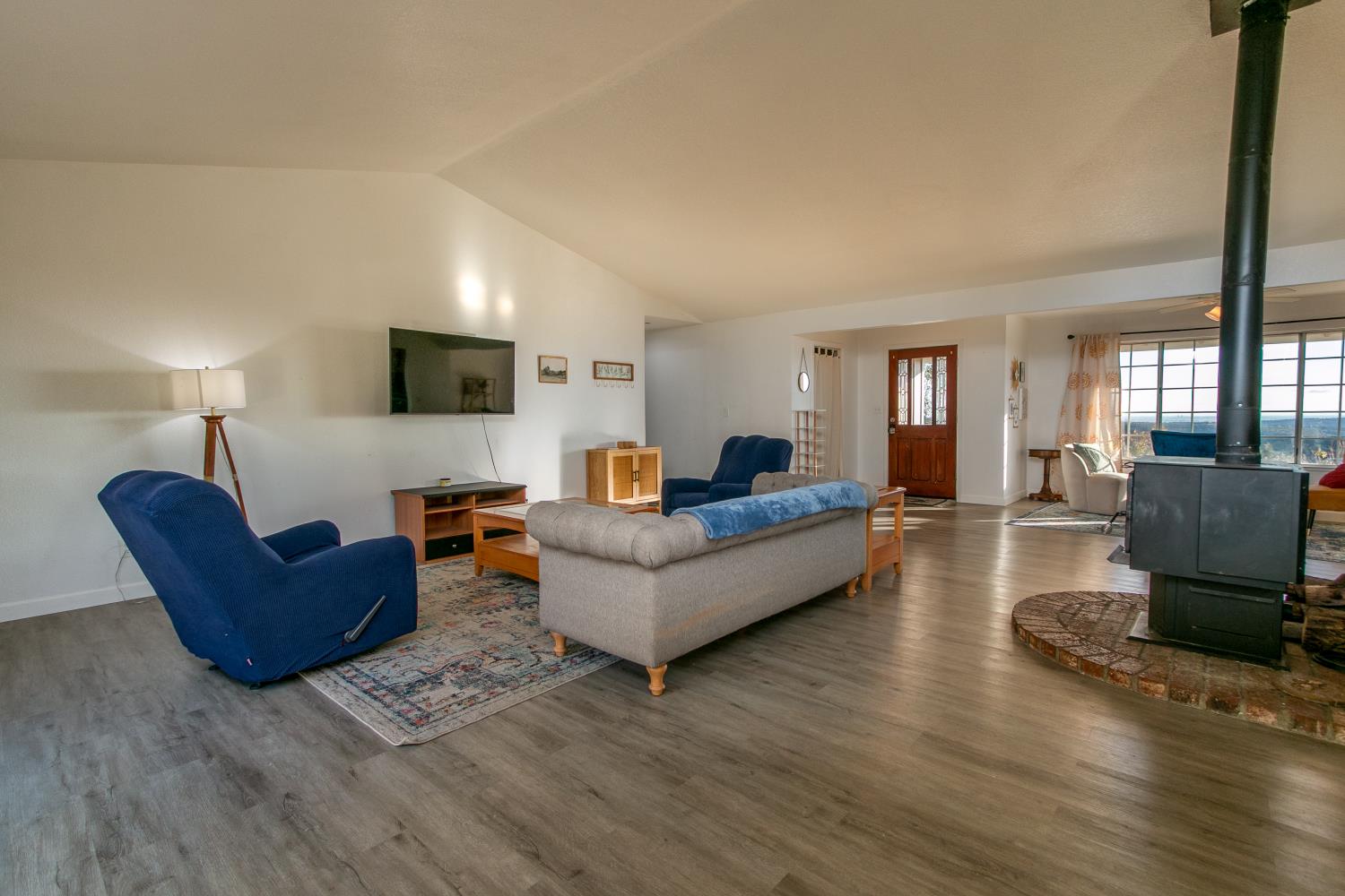 3834 Loma Drive