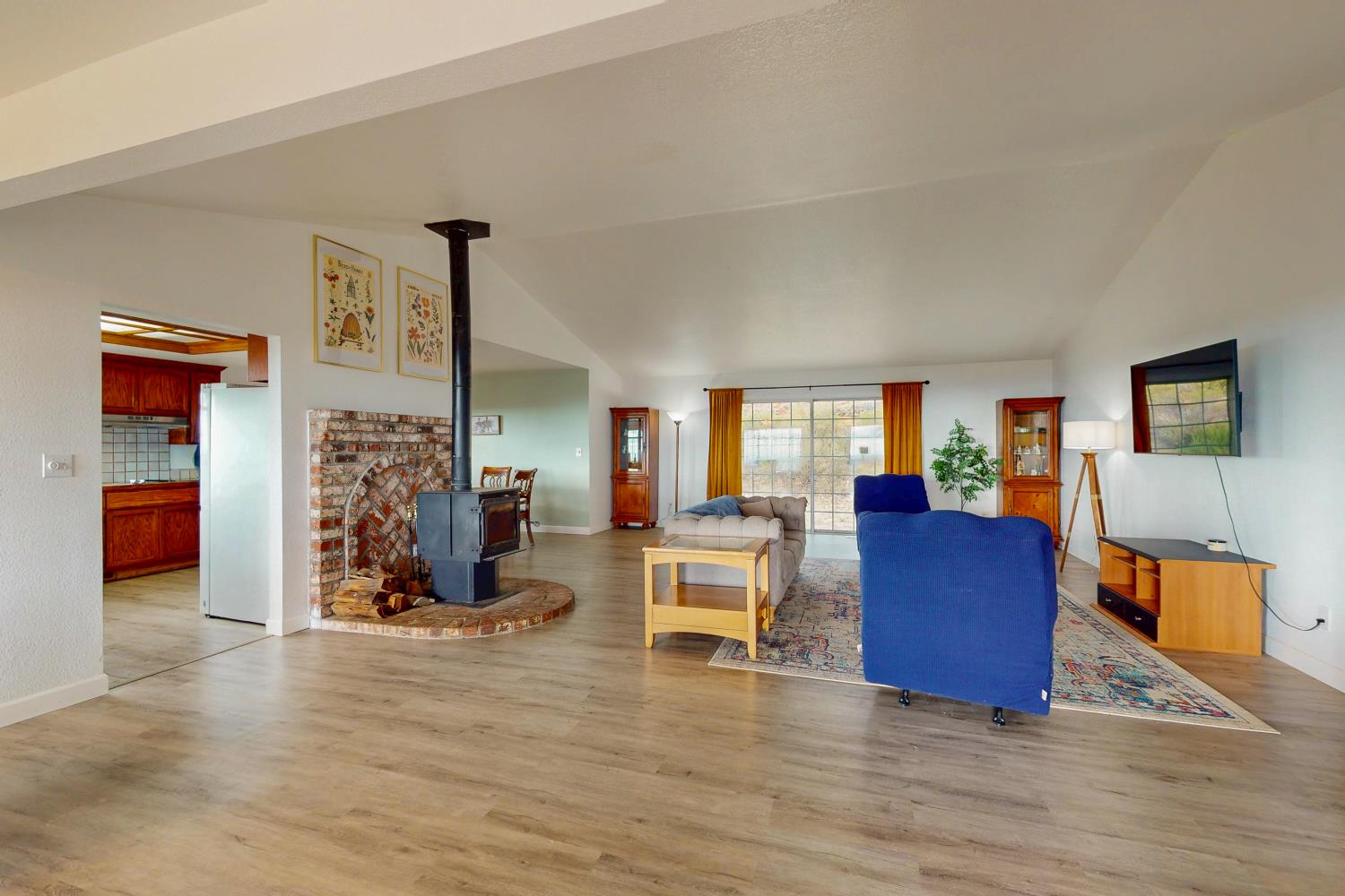 3834 Loma Drive