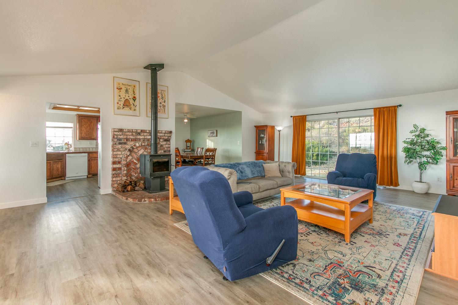 3834 Loma Drive