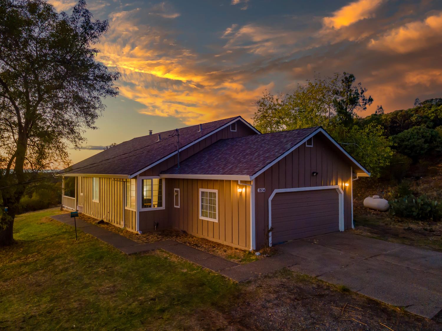 3834 Loma Drive