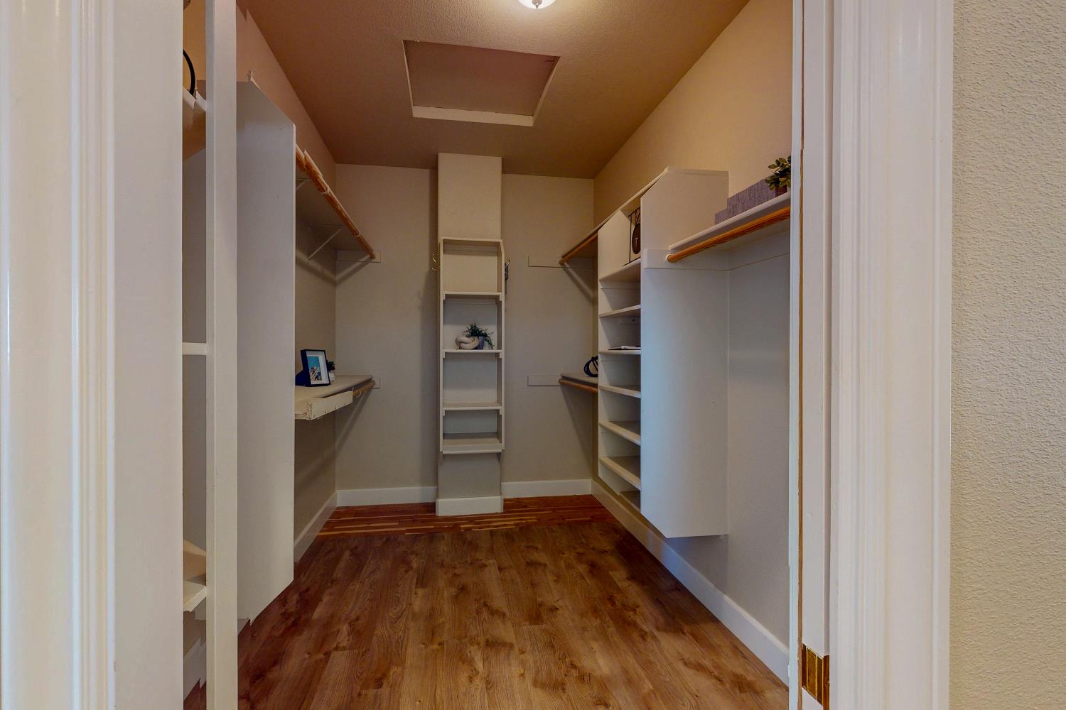 3287 Knollridge Drive