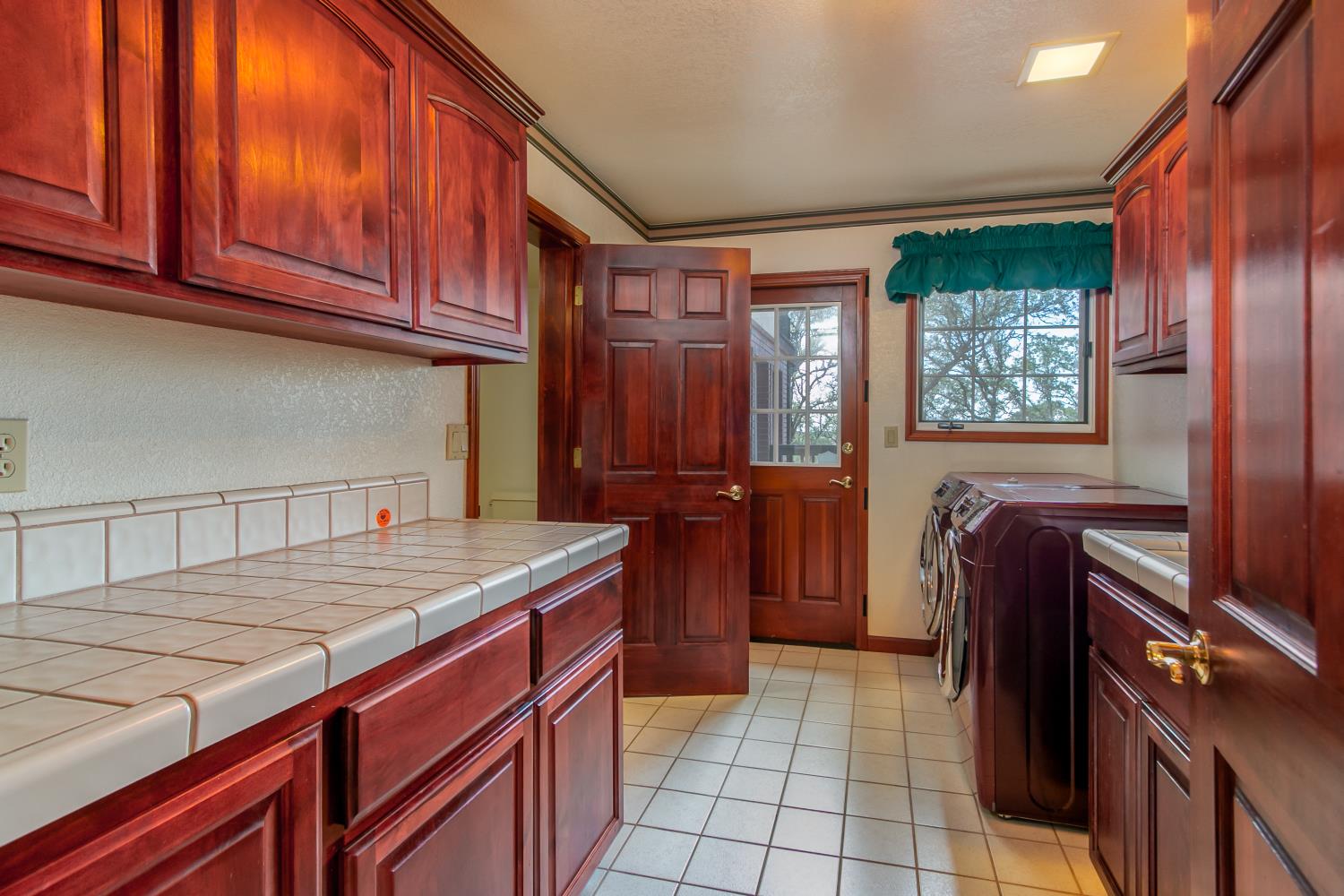 2467 Highland Hills Drive