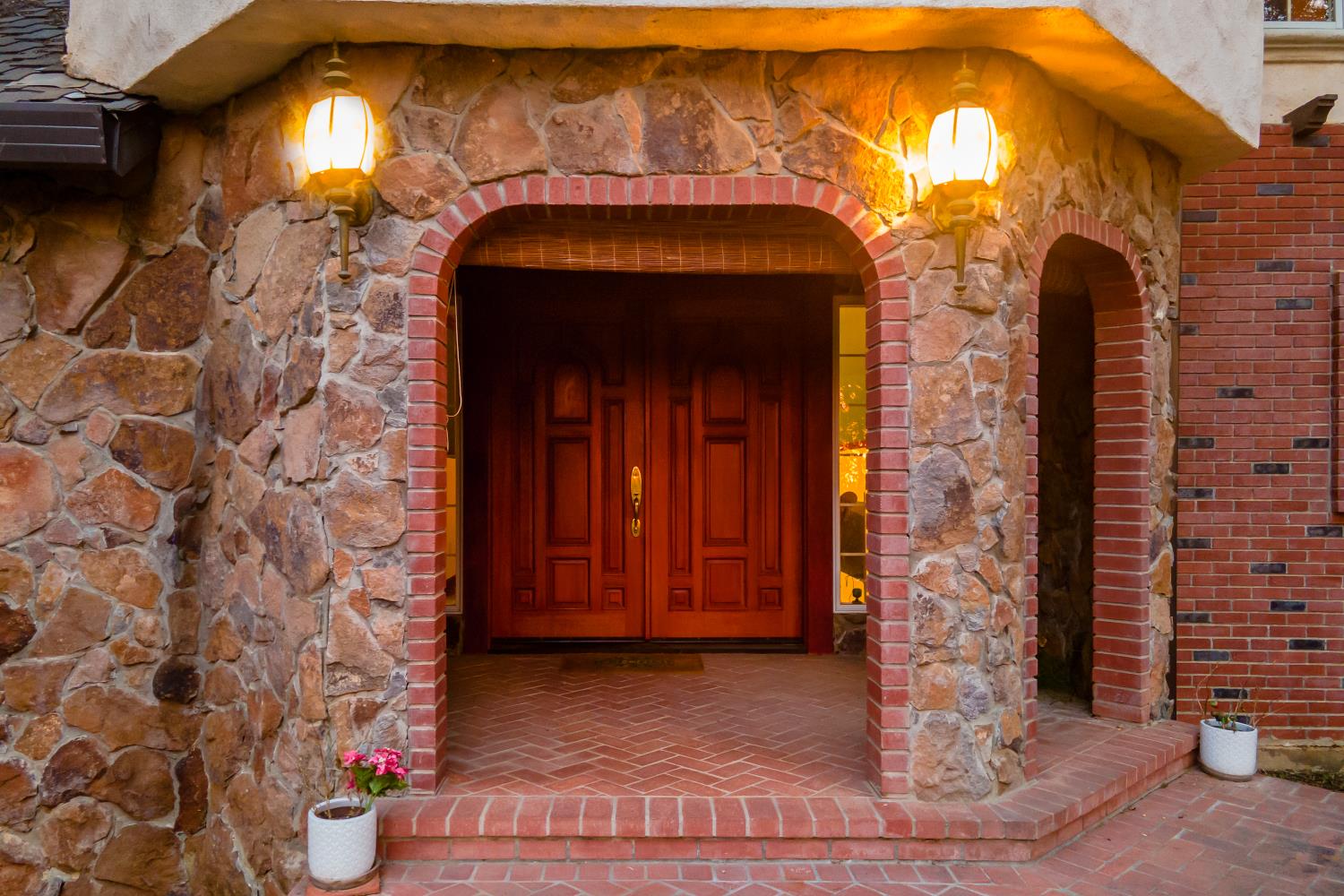 2467 Highland Hills Drive