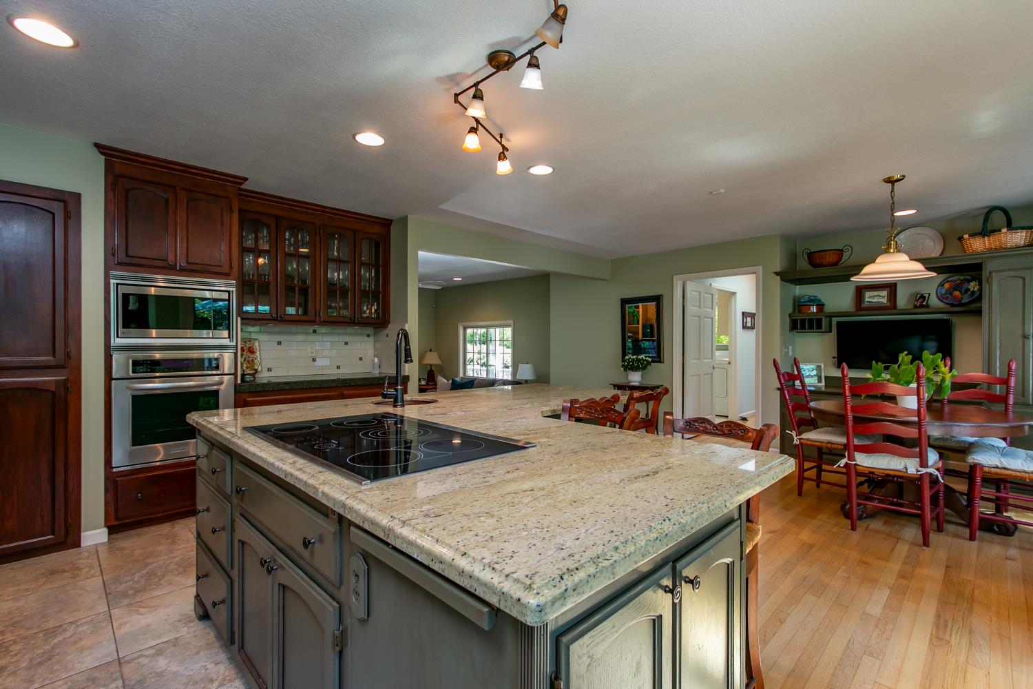 3430 Grandview Circle