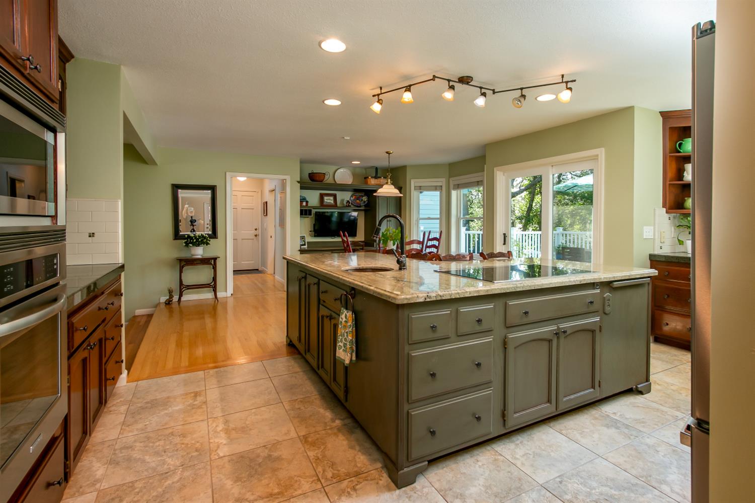 3430 Grandview Circle