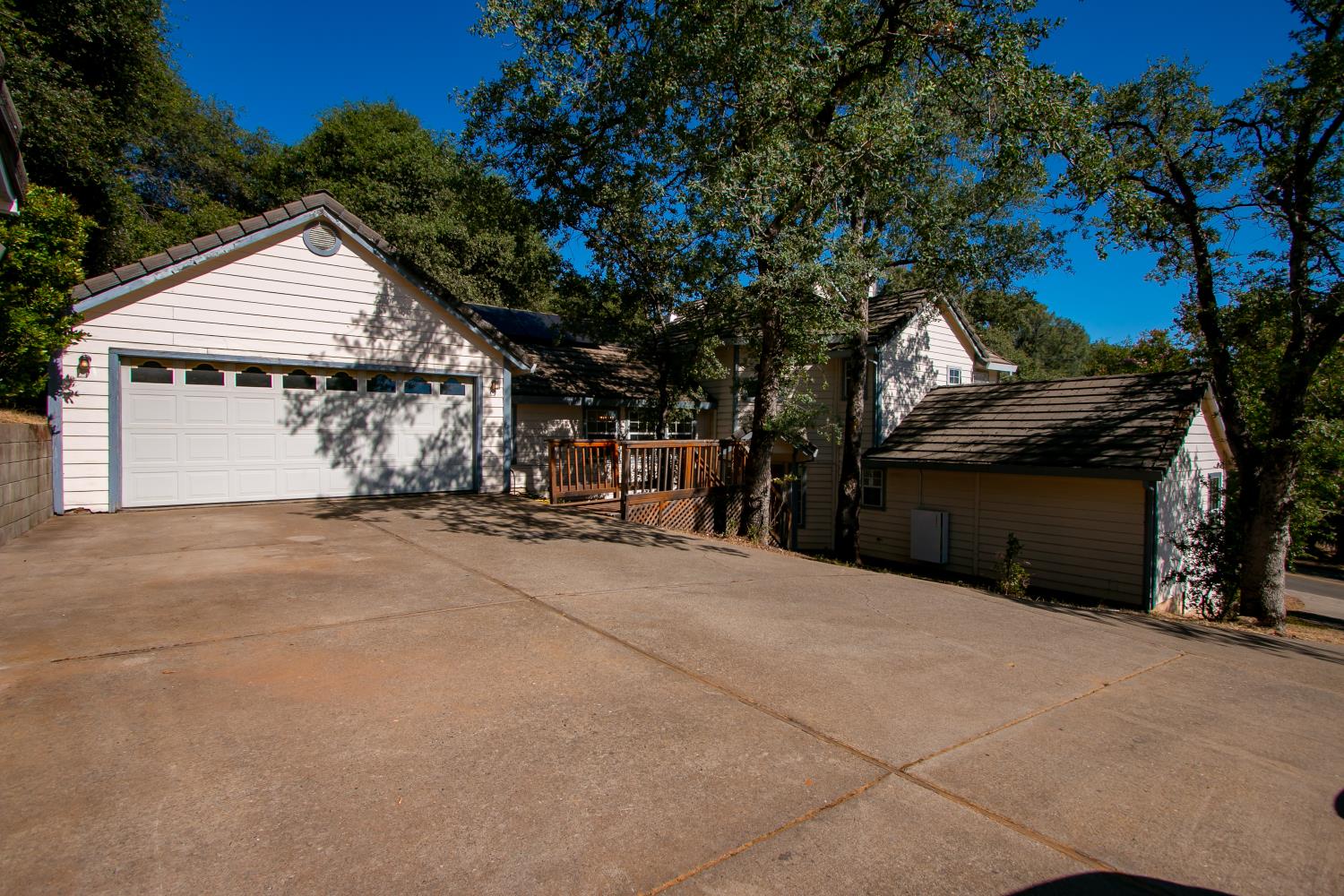 1487 Country Club Drive