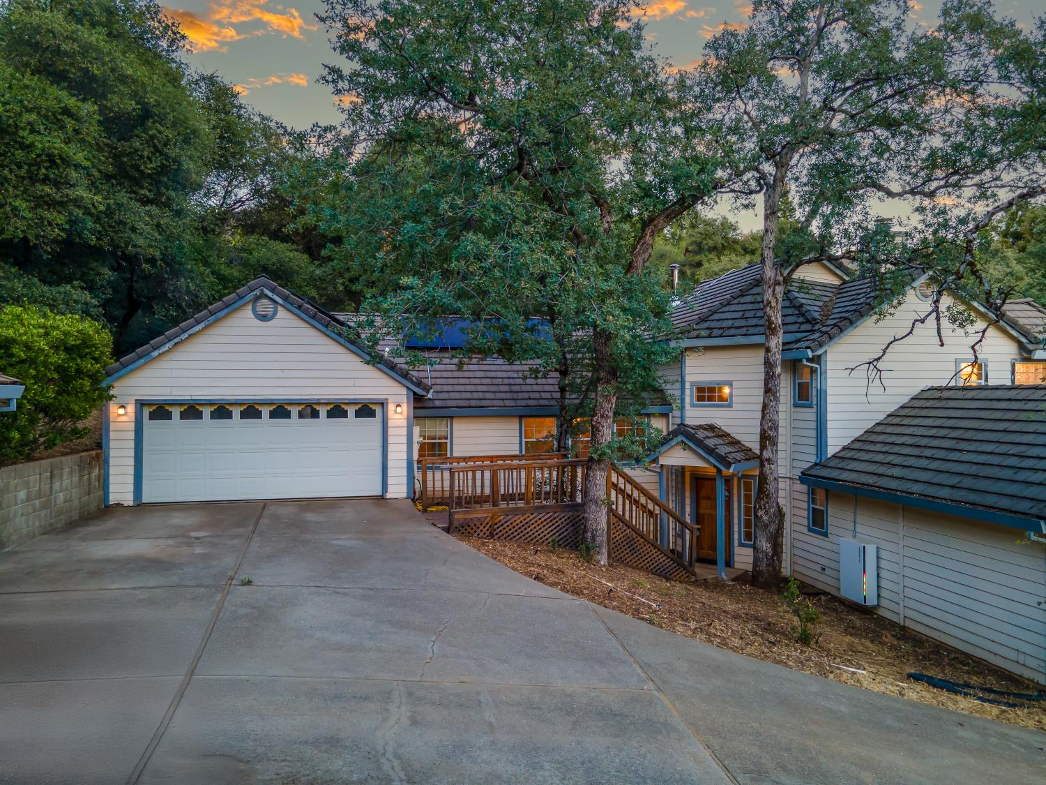 1487 Country Club Drive