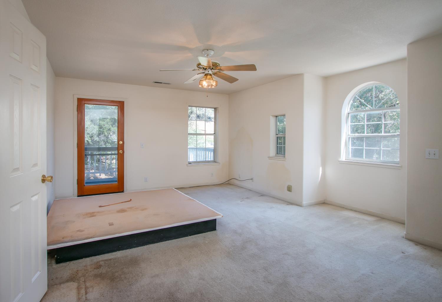 1487 Country Club Drive