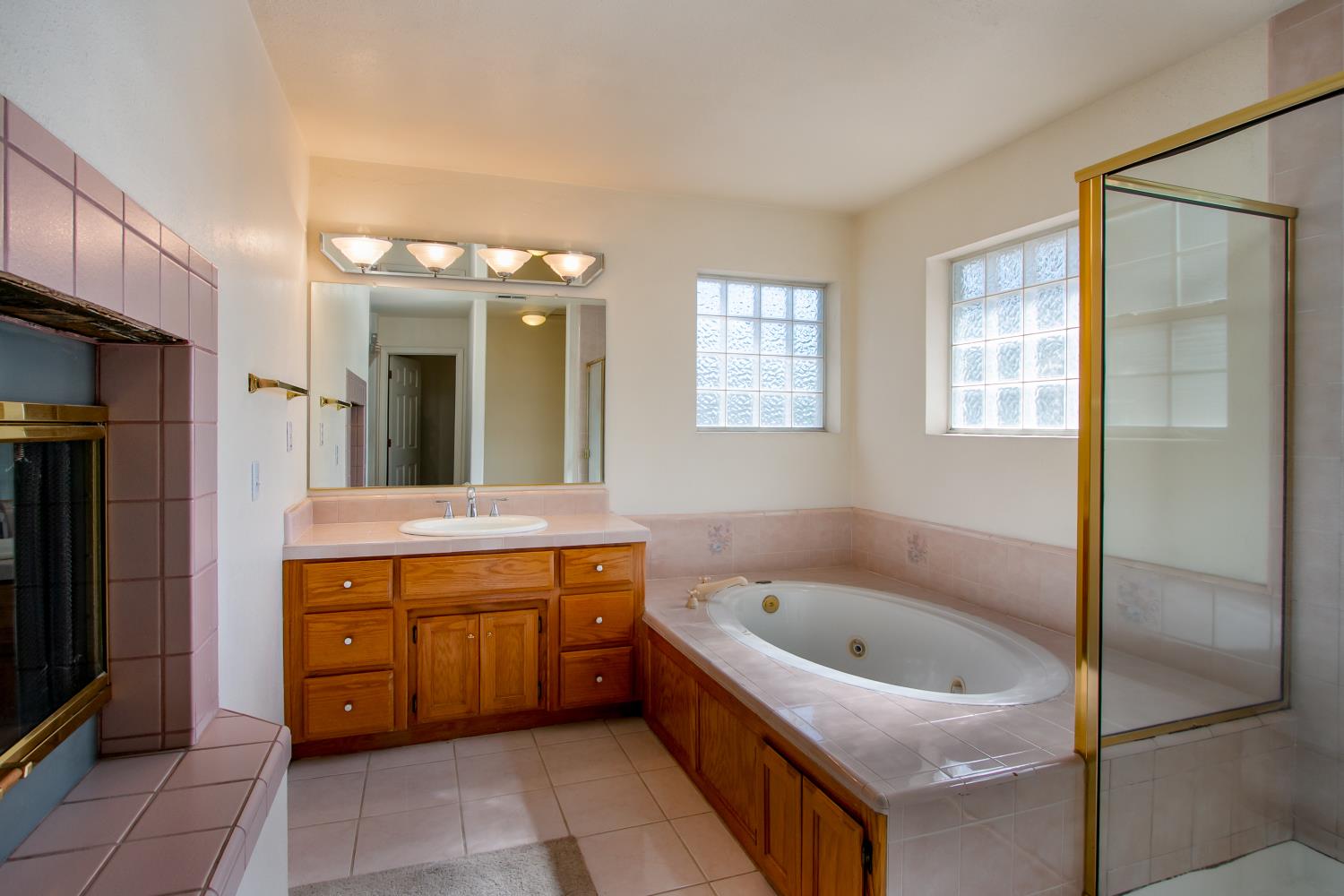 1487 Country Club Drive