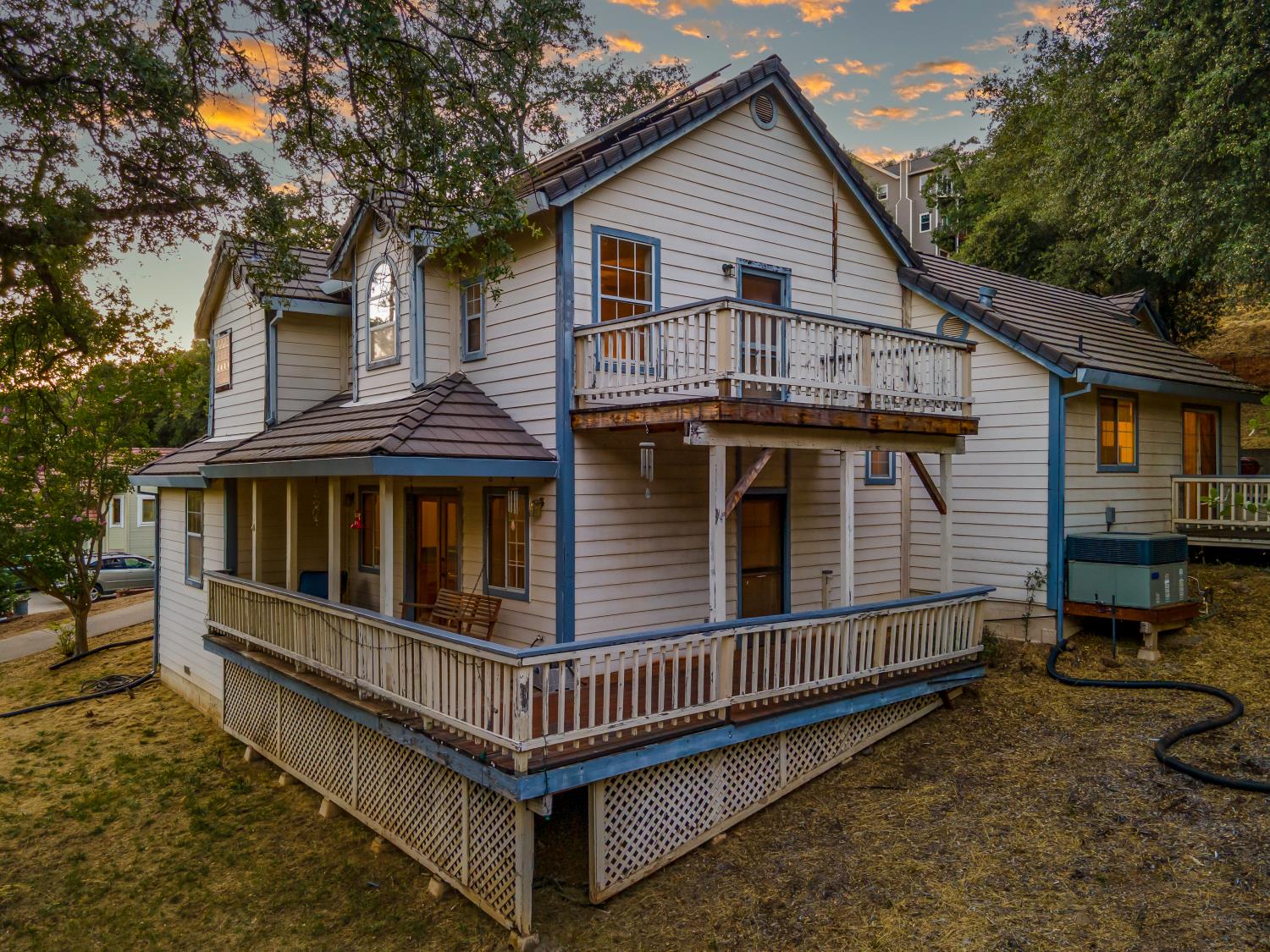 1487 Country Club Drive