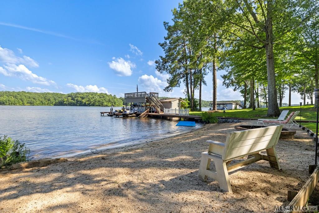 156 E Cove Dr