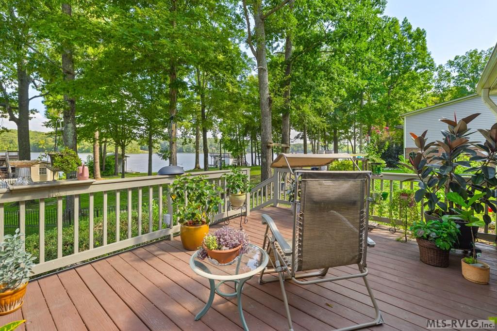 156 E Cove Dr