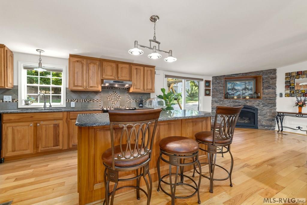 156 E Cove Dr