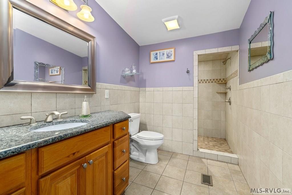 156 E Cove Dr