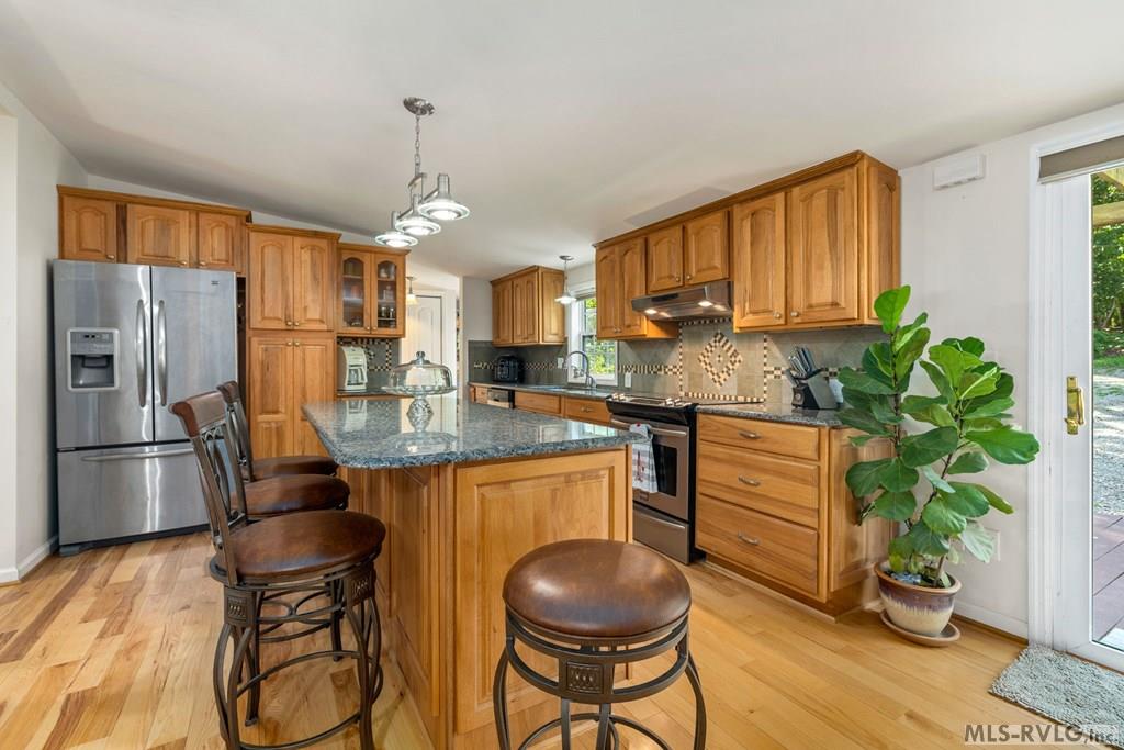 156 E Cove Dr