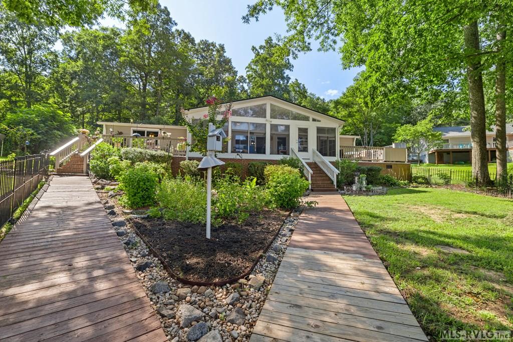 156 E Cove Dr