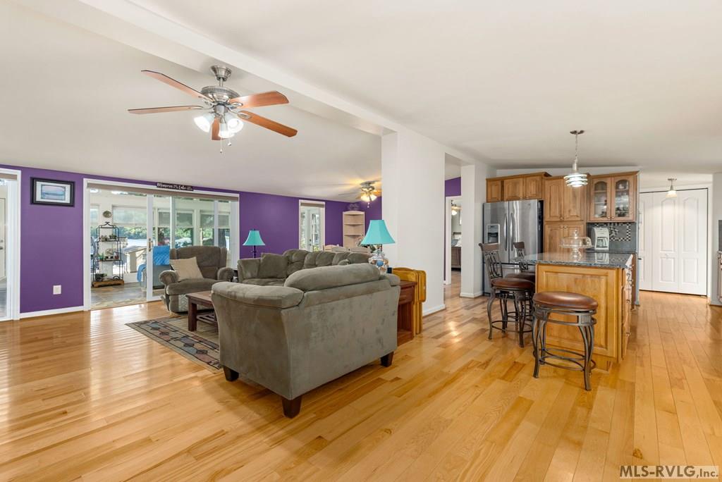 156 E Cove Dr